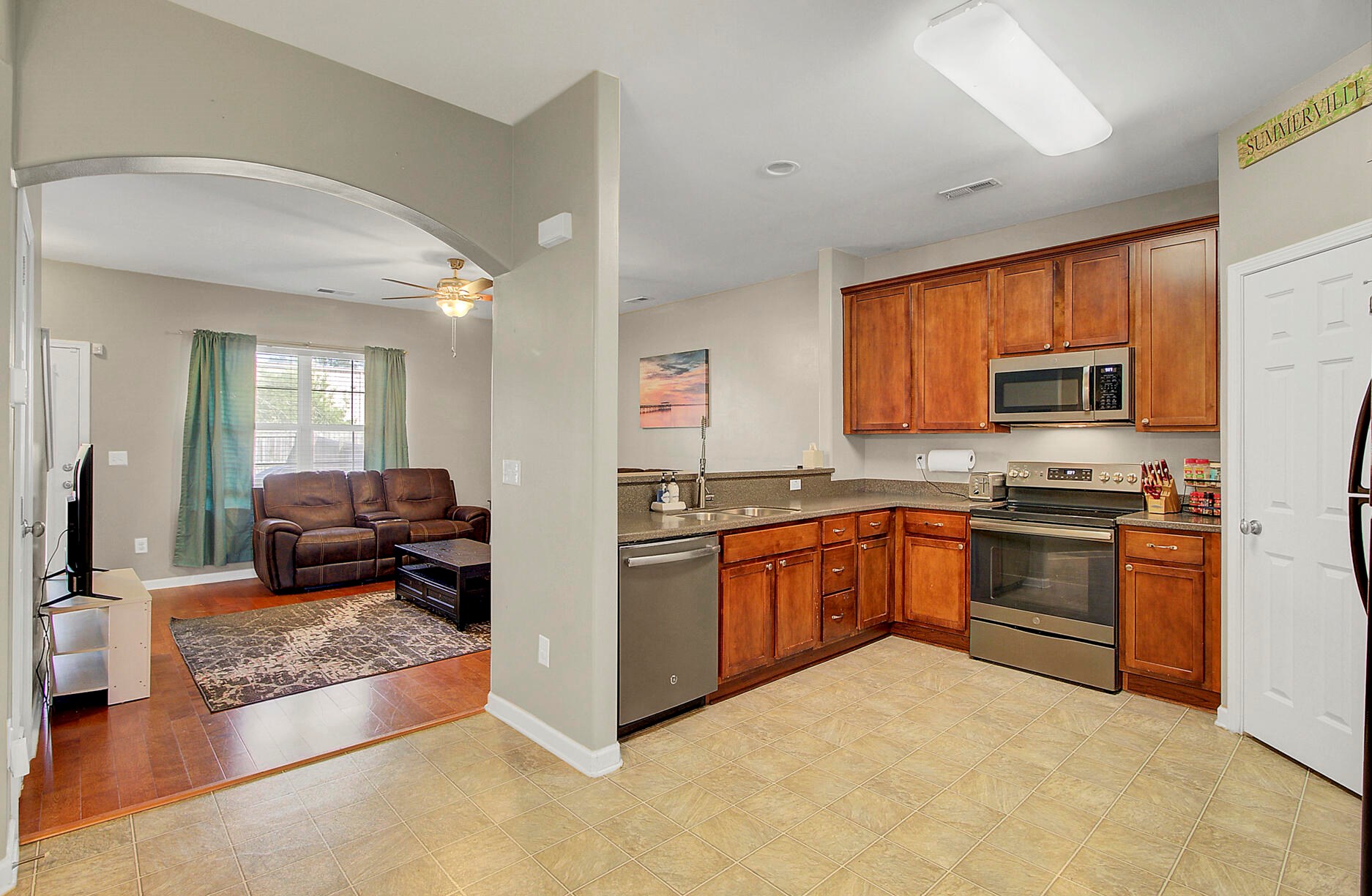 113 Lamplighter Ln, Summerville SC  29483-2140 exterior