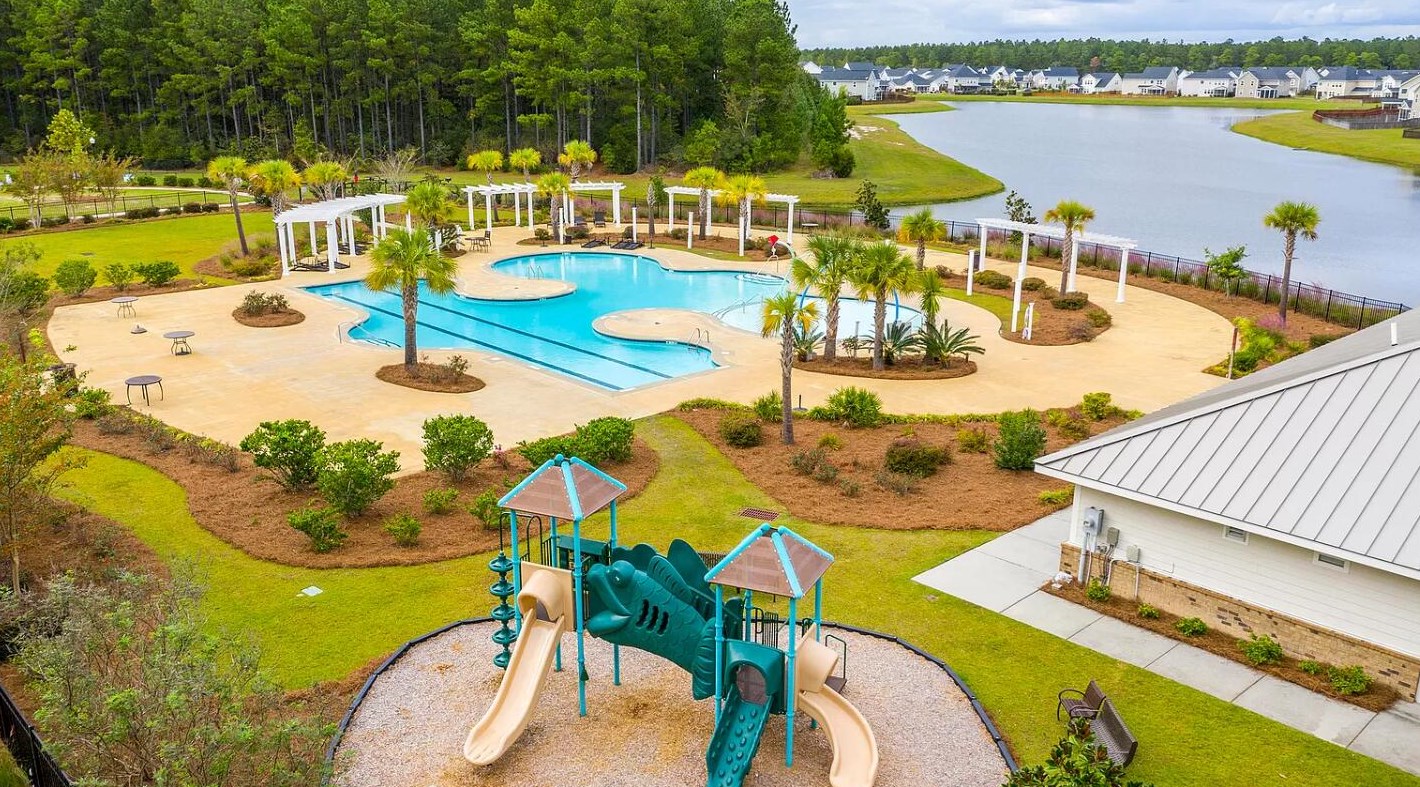 483 Whispering Breeze Ln, Summerville SC  29486 exterior