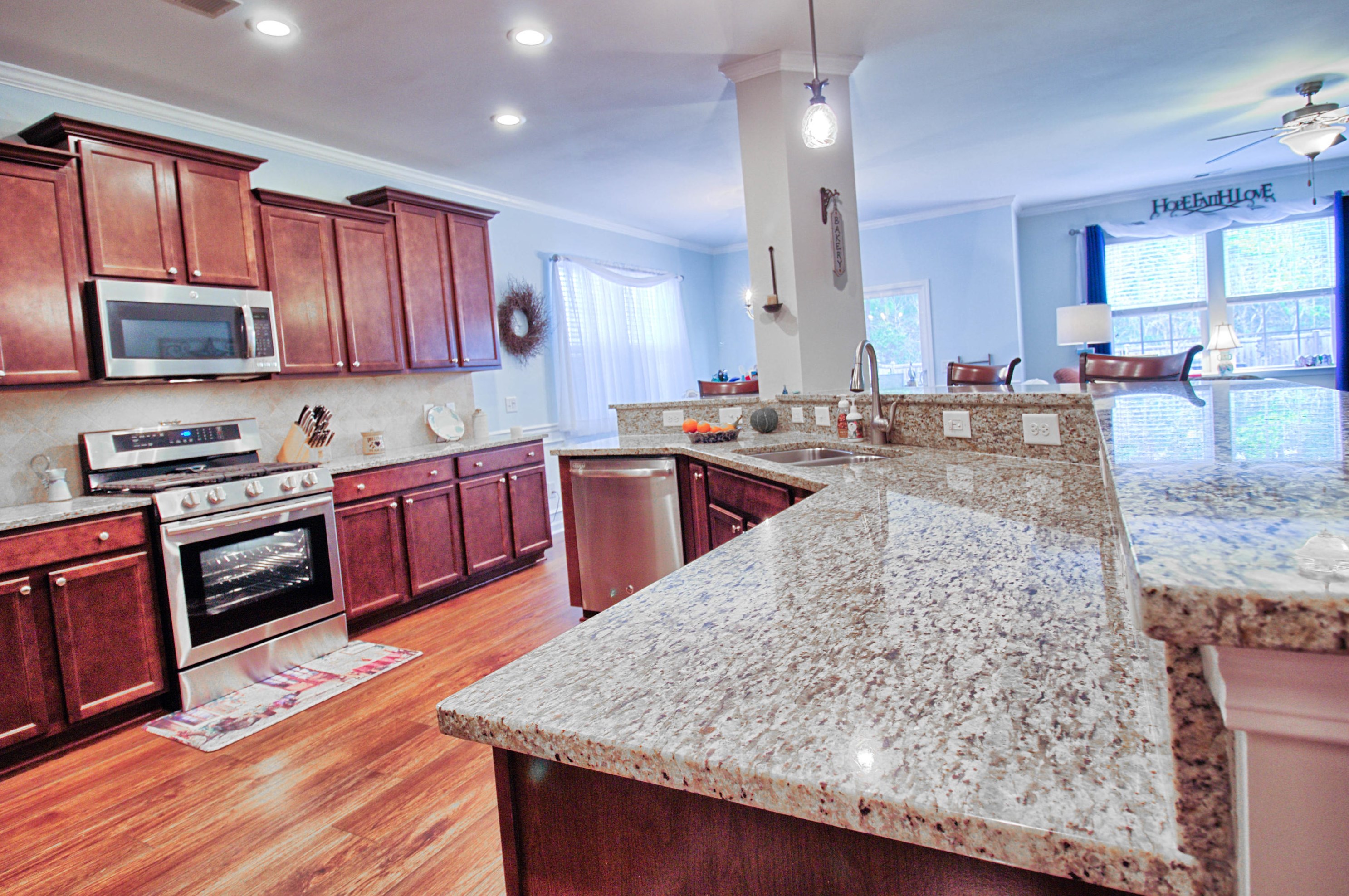 483 Whispering Breeze Ln, Summerville SC  29486 exterior