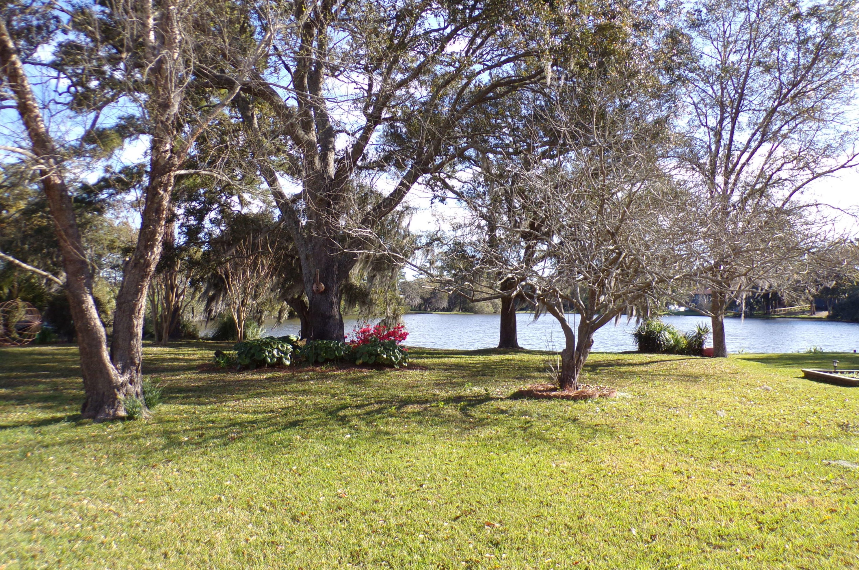 55 Vincent Dr, Mount Pleasant, SC 29464