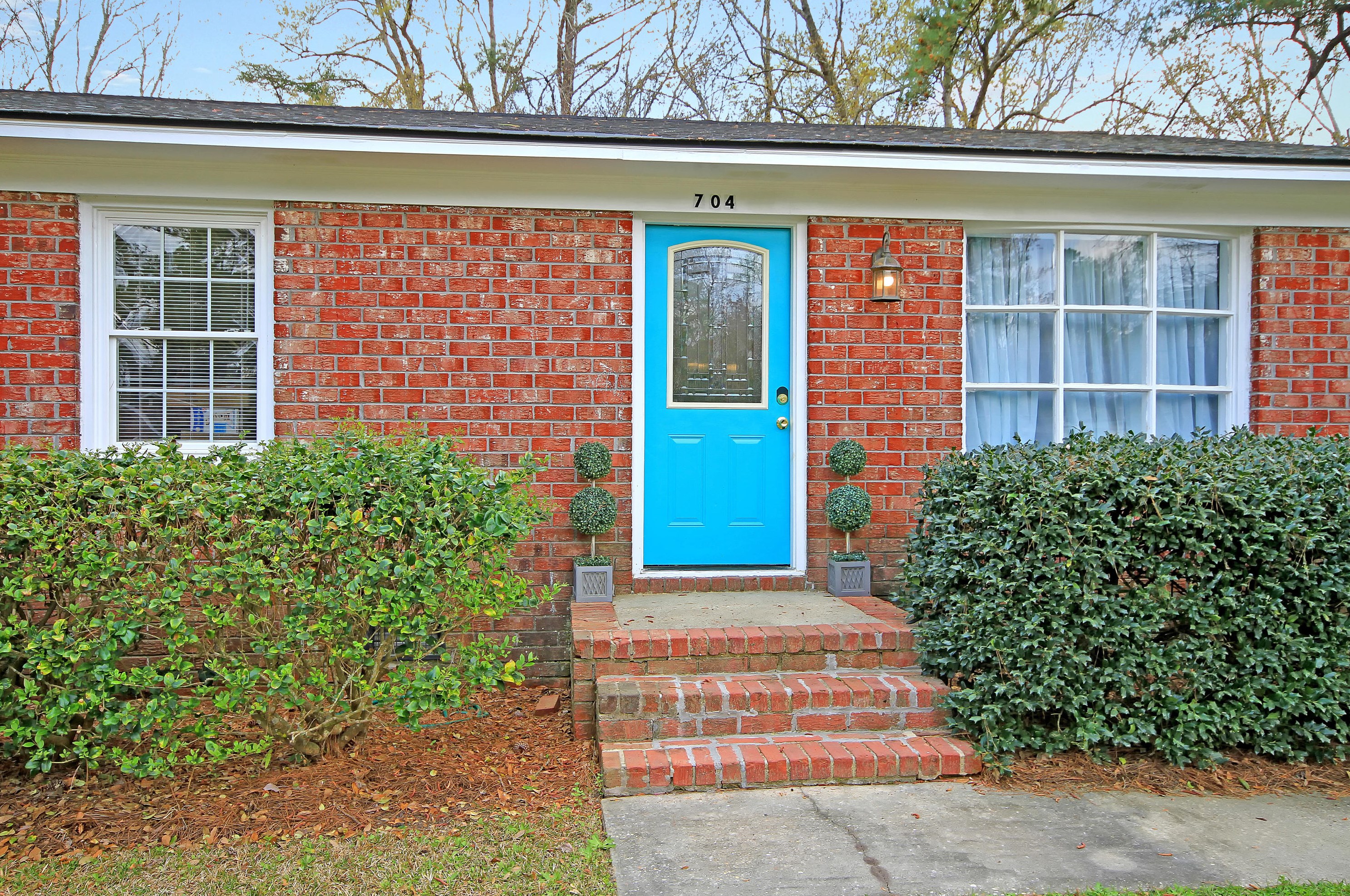 704 Tulip St, Summerville SC  29483-3953 exterior