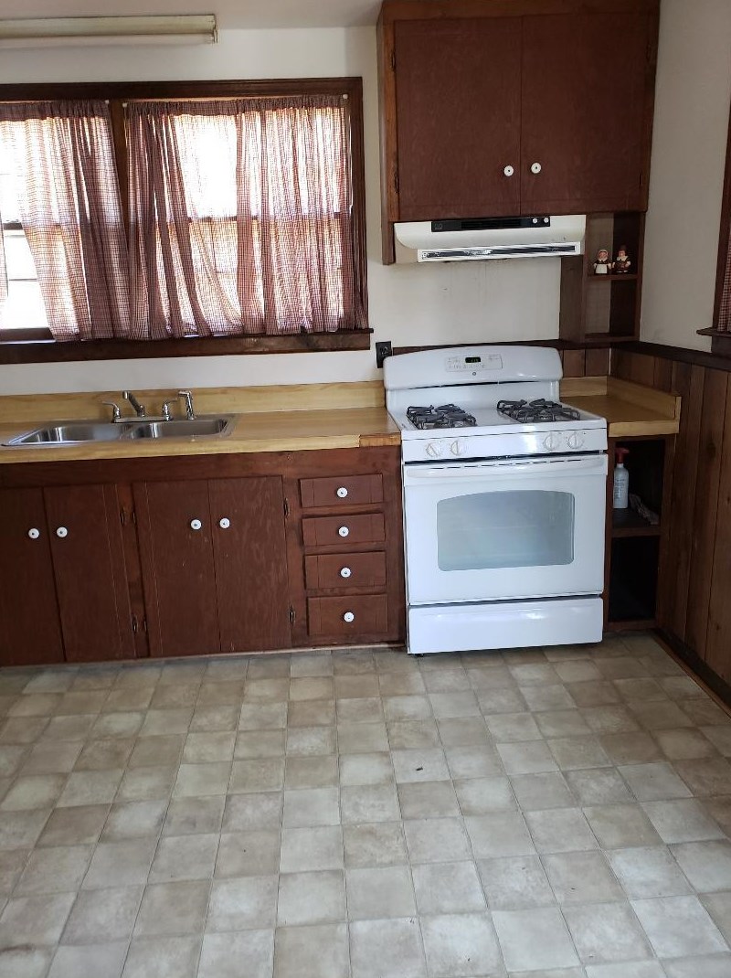1631 Rose Dr, Summerville, SC 29483