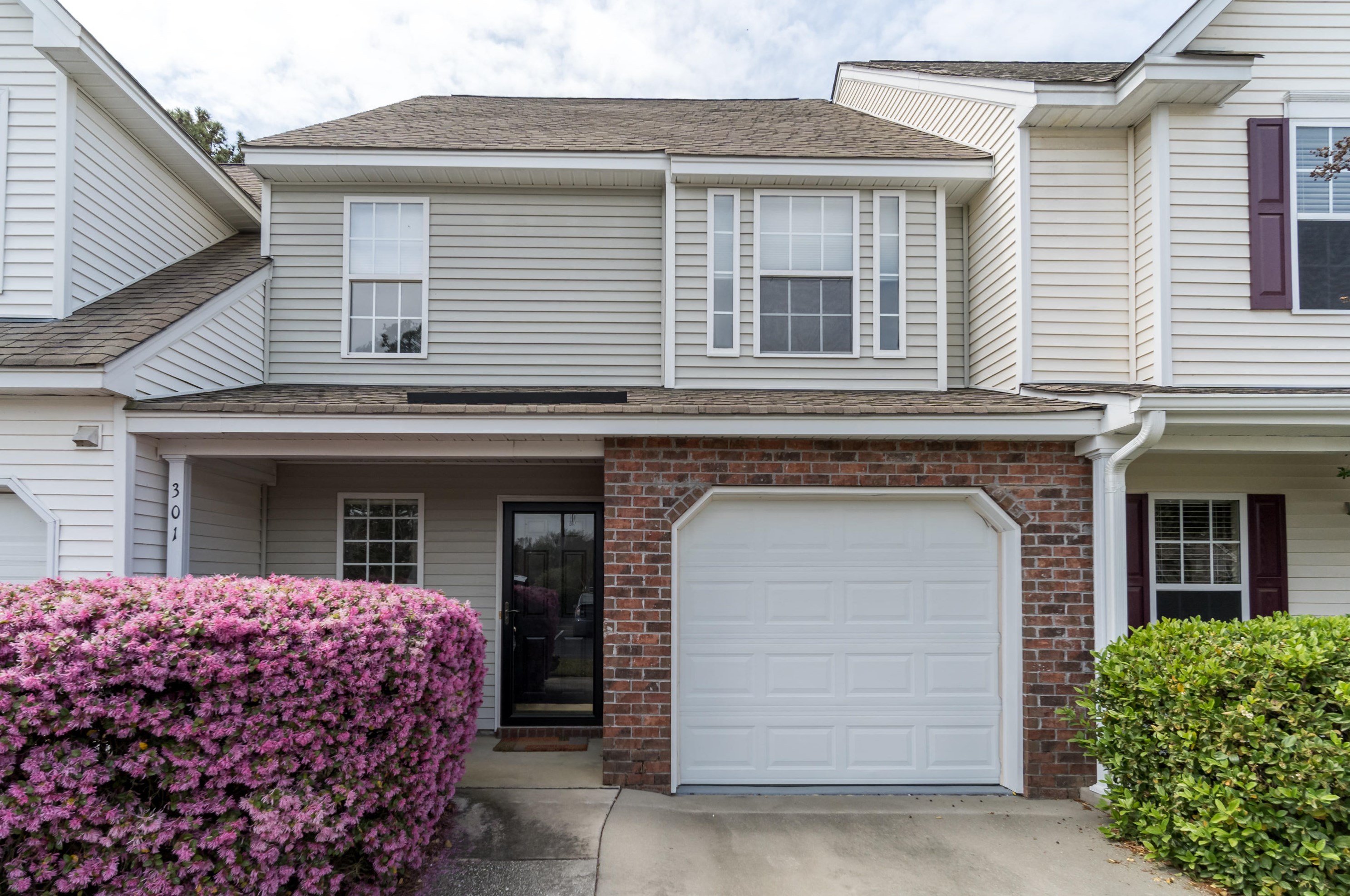 301 Pine Bluff Dr, Summerville SC  29483-1637 exterior