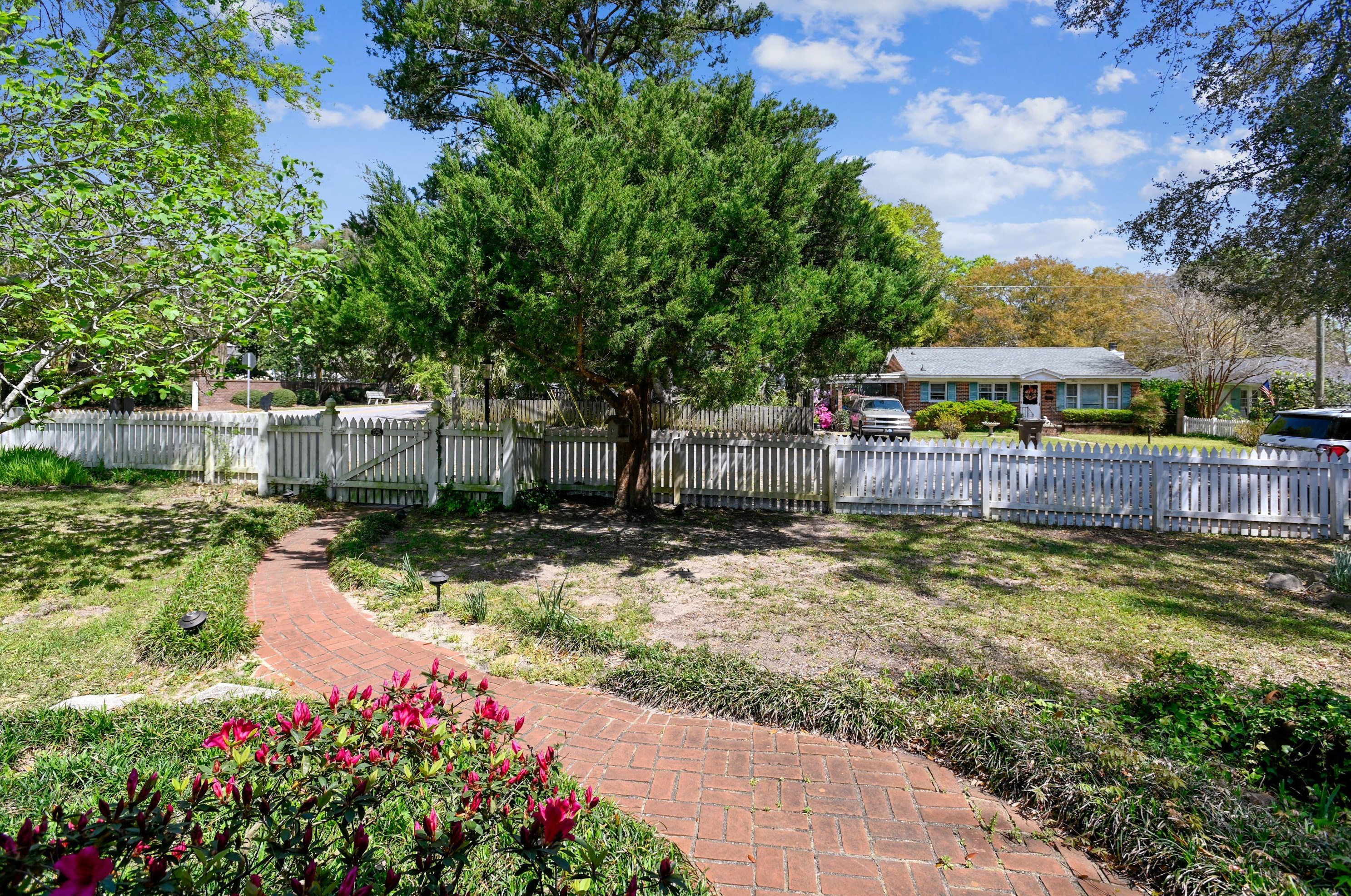 701 Pitt St, Mount Pleasant, SC 29464-5022