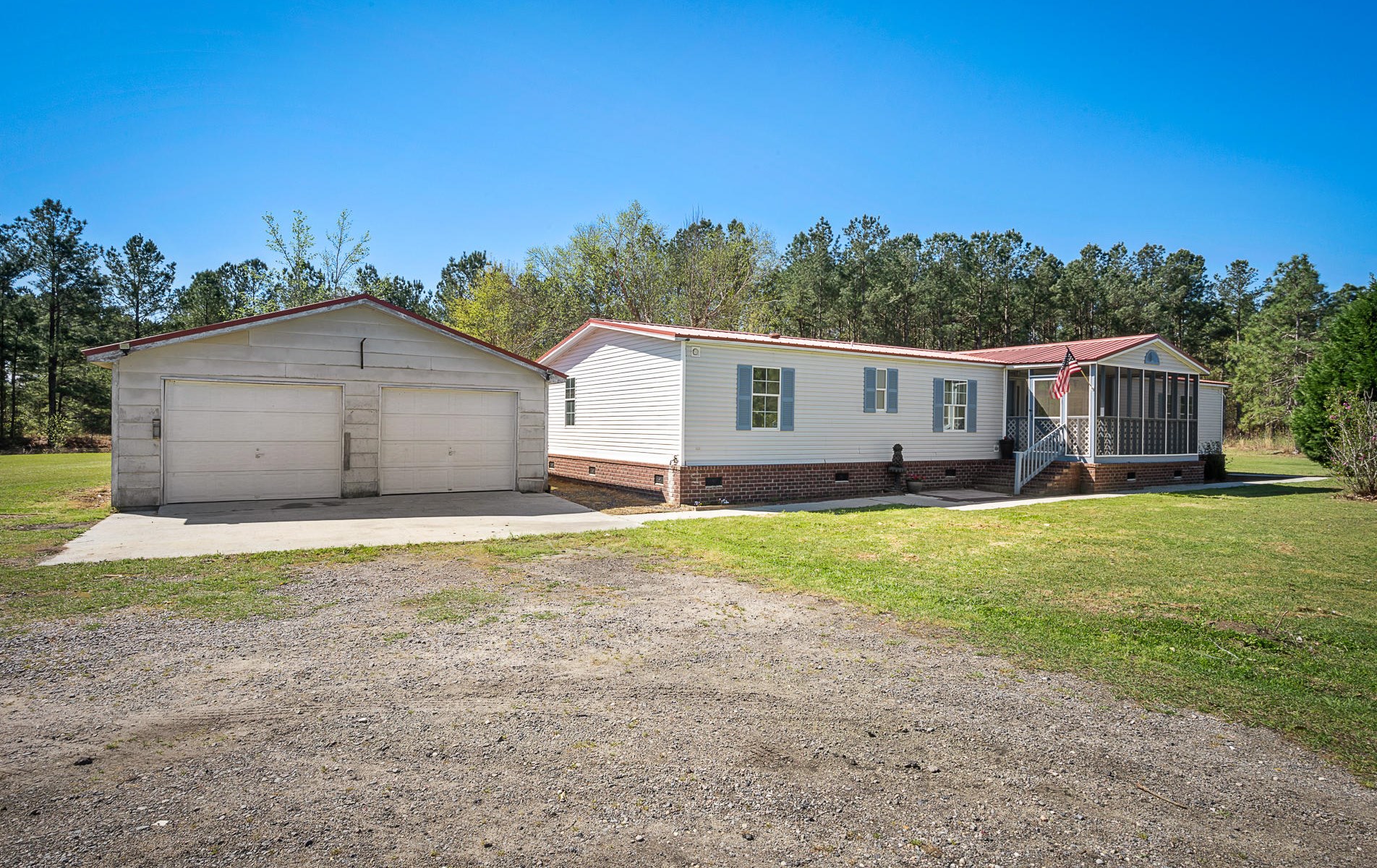 447 Olympic Dr, Cross, SC 29436