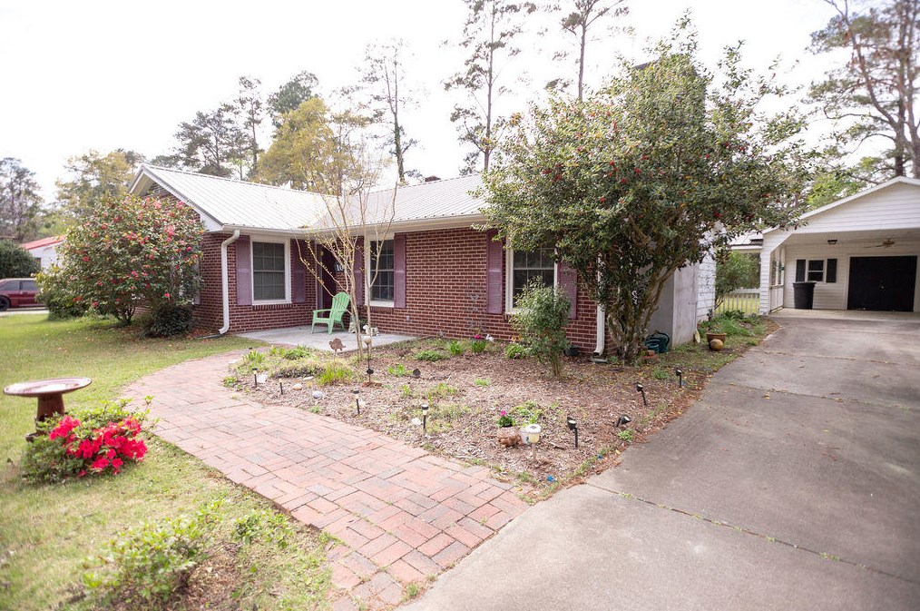 104 Pinewood St, Walterboro, SC 29488-3640