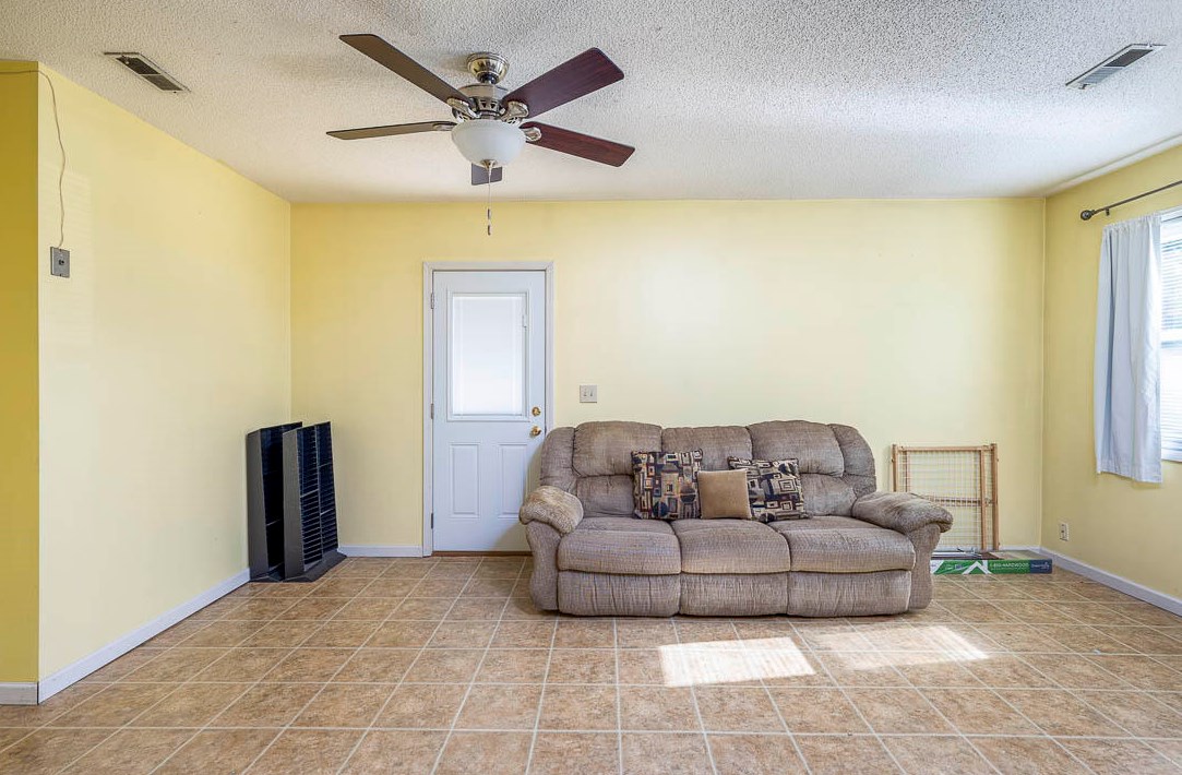 205 Owens Dr, Summerville SC  29485-7035 exterior