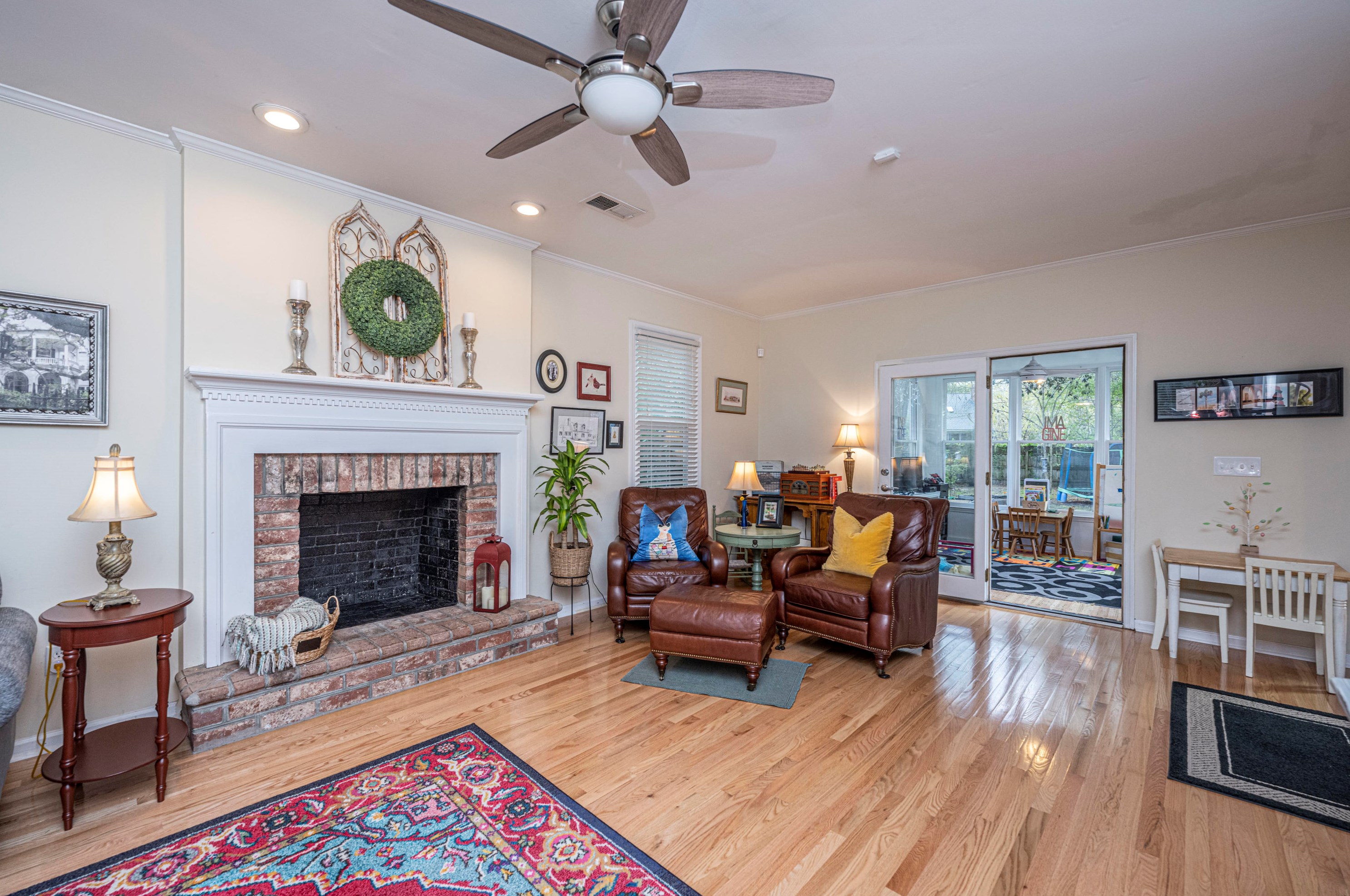 4 Fitzroy Dr, Charleston, SC 29414-7330