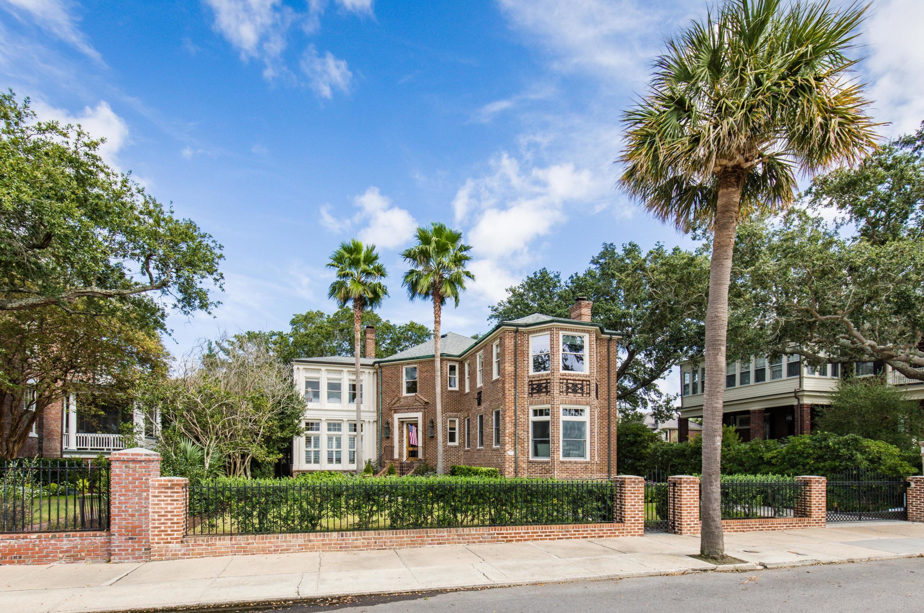 72 Murray Blvd, Charleston SC  29401-2316 exterior