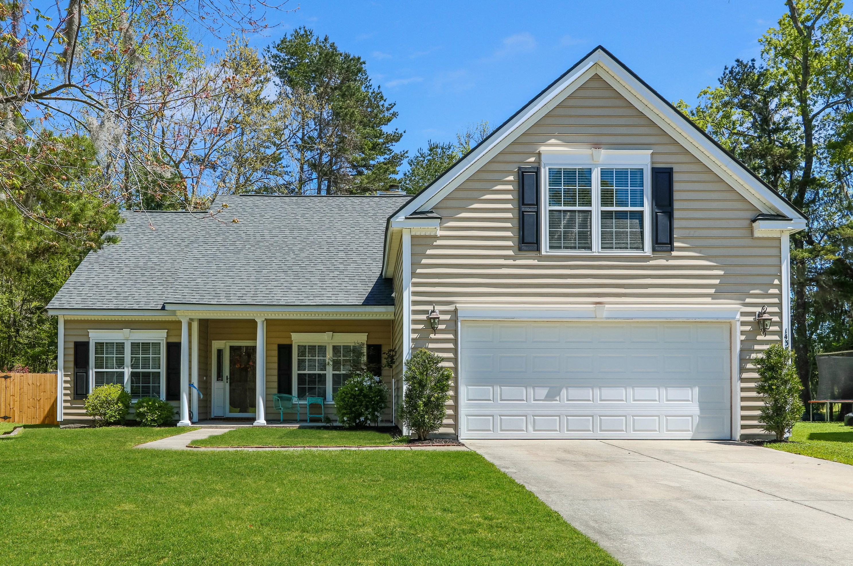 1438 Ashley Garden Blvd, Charleston, SC 29414-9125