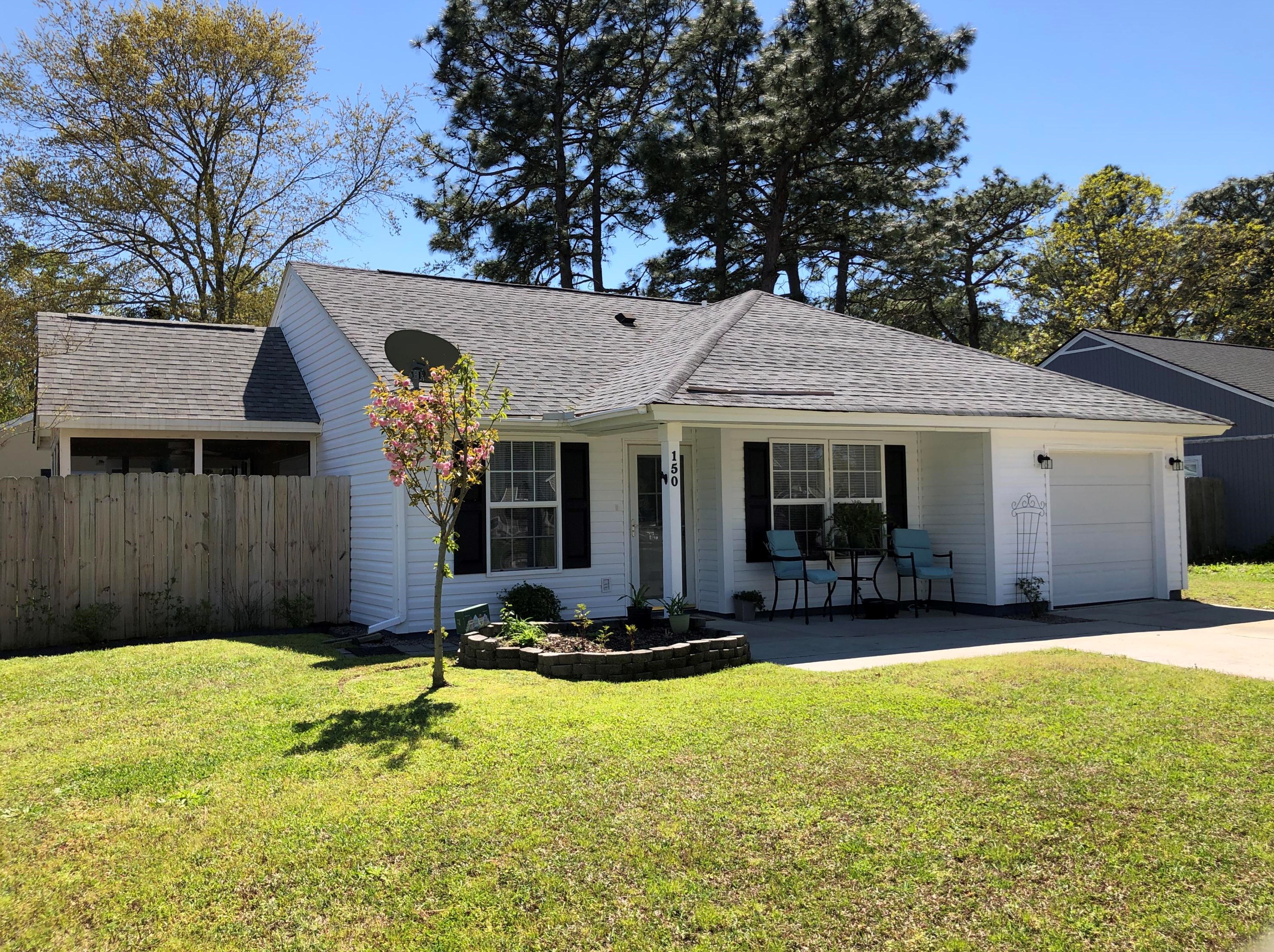 150 Manchester Rd, Summerville, SC 29483-8211