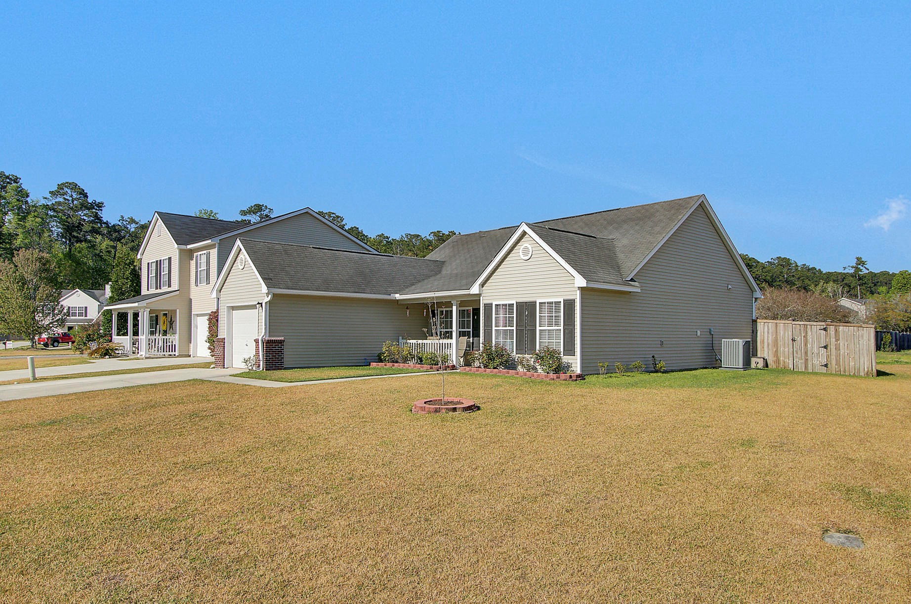 242 Border Rd, Charleston, SC 29445-9642