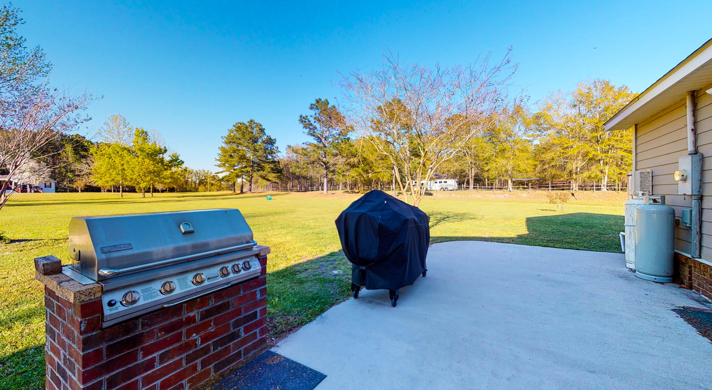 504 Sugar Ln, Cordesville SC  29434-9696 exterior