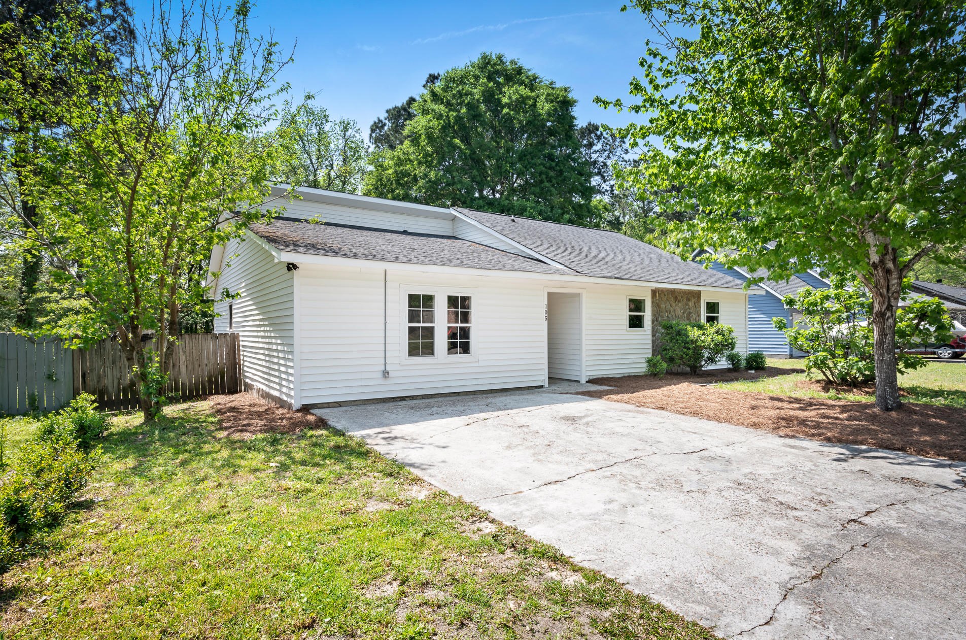 105 Iron Rd, Summerville SC  29483-7728 exterior
