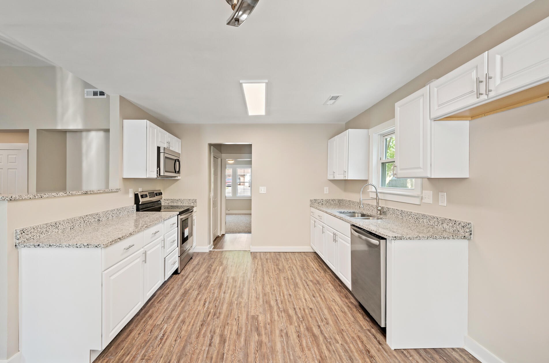 105 Iron Rd, Summerville SC  29483-7728 exterior
