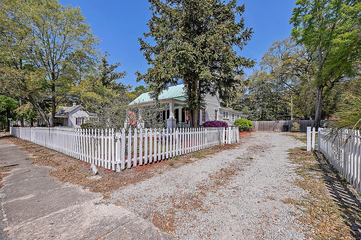 401 Black St, Walterboro, SC 29488-4310