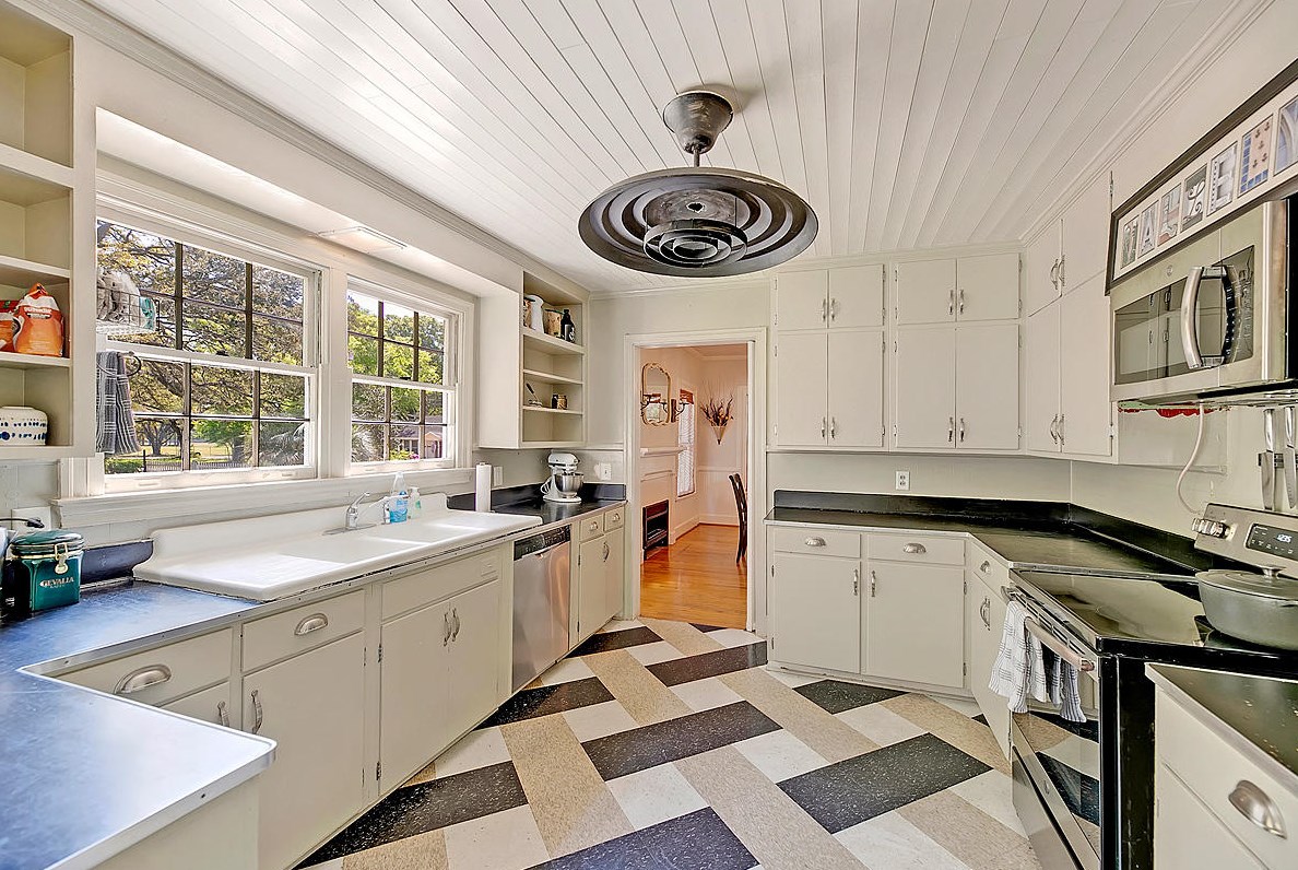401 Black St, Walterboro SC  29488-4310 exterior