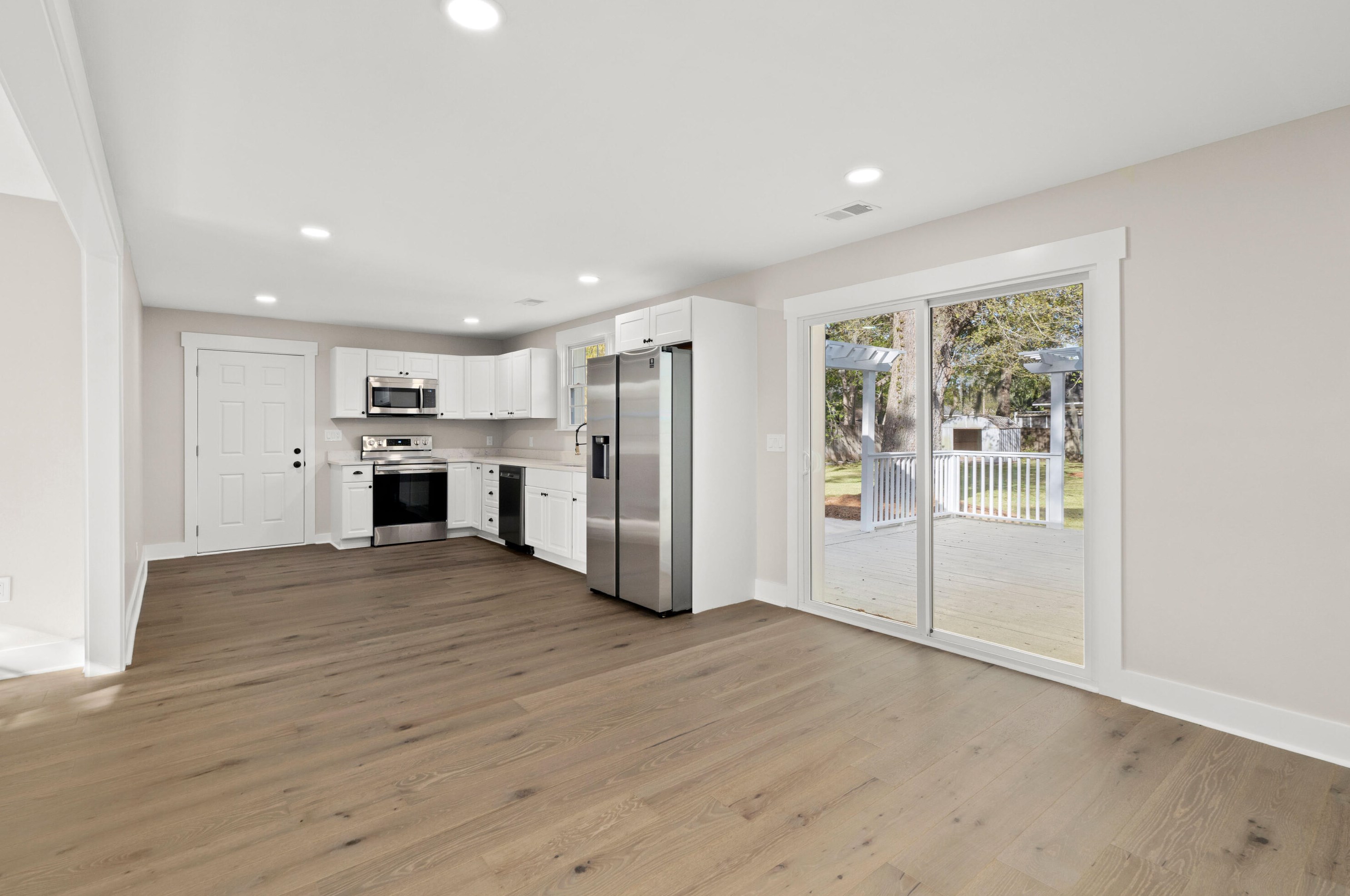 404 Parkdale Dr, Charleston SC  29414-4908 exterior