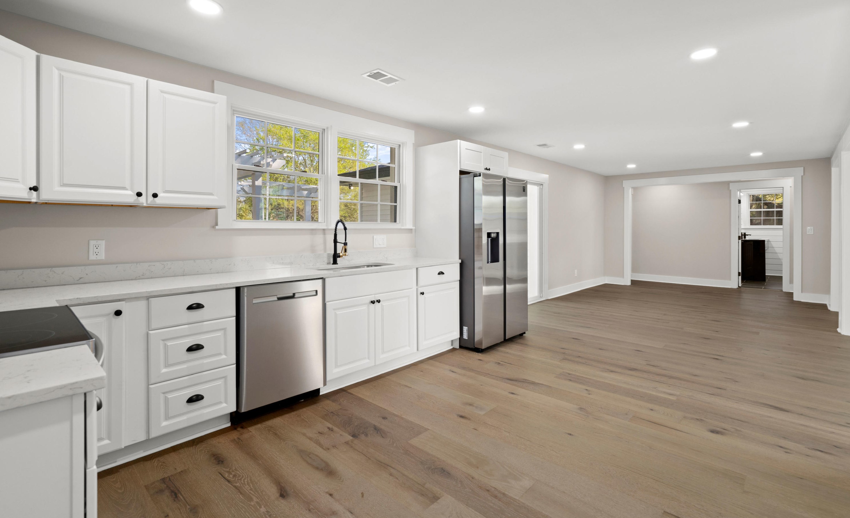 404 Parkdale Dr, Charleston SC  29414-4908 exterior