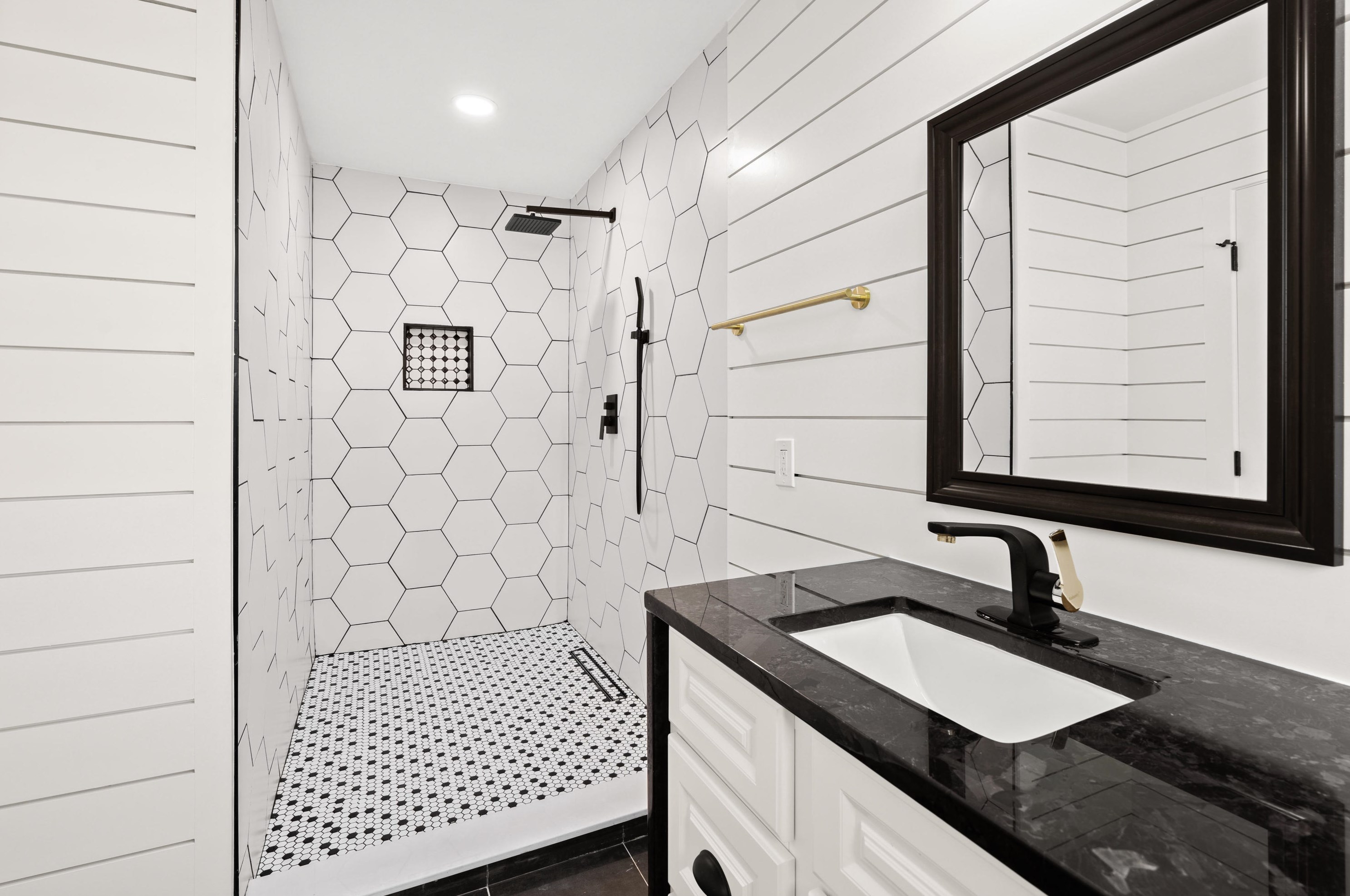 404 Parkdale Dr, Charleston SC  29414-4908 exterior