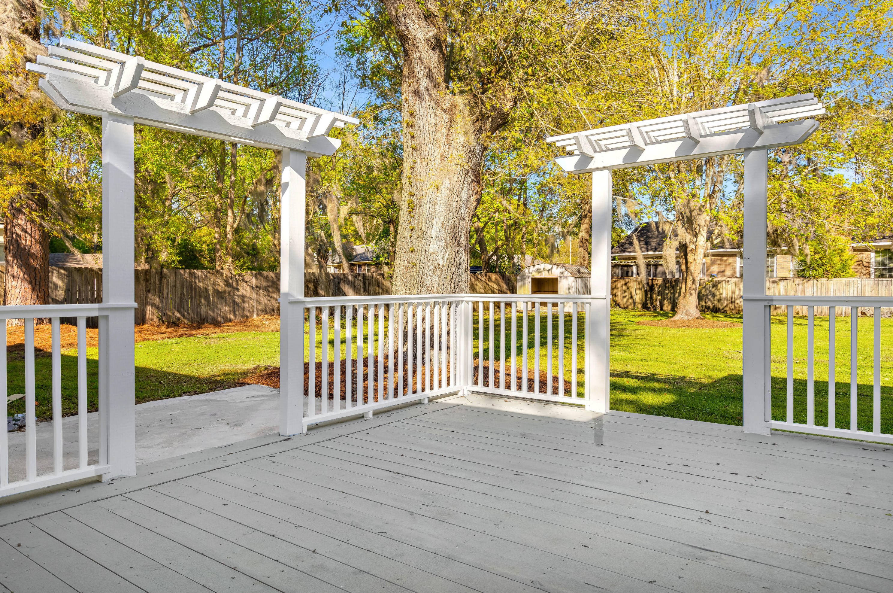 404 Parkdale Dr, Charleston SC  29414-4908 exterior