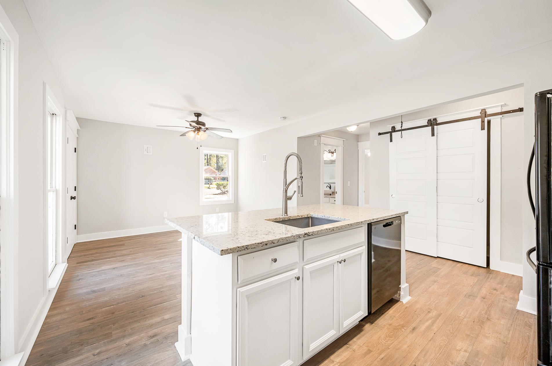 201 Crestwood Dr, Summerville SC  29483-4403 exterior