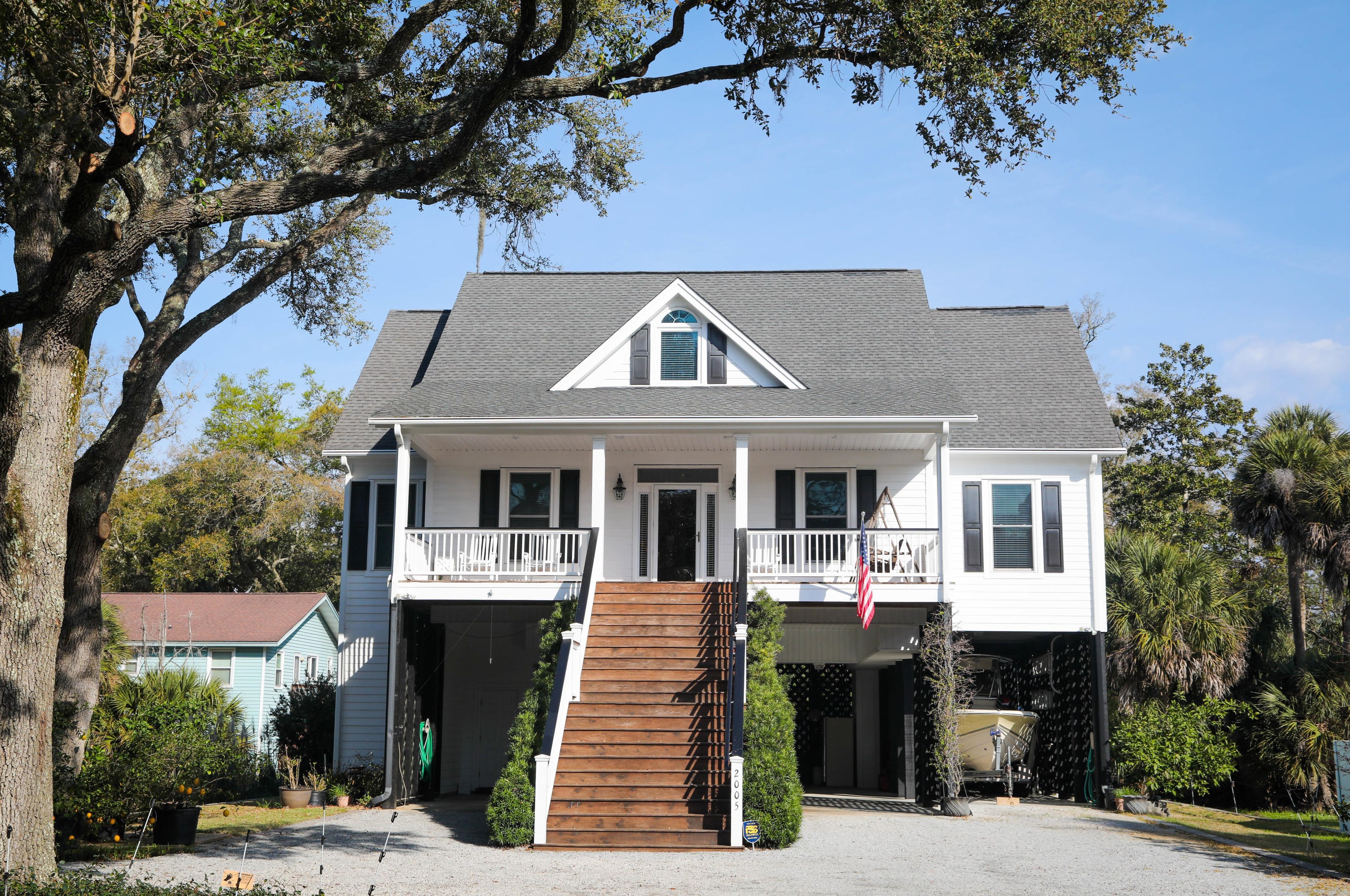 2005 Myrtle St, Edisto, SC 29438-3435