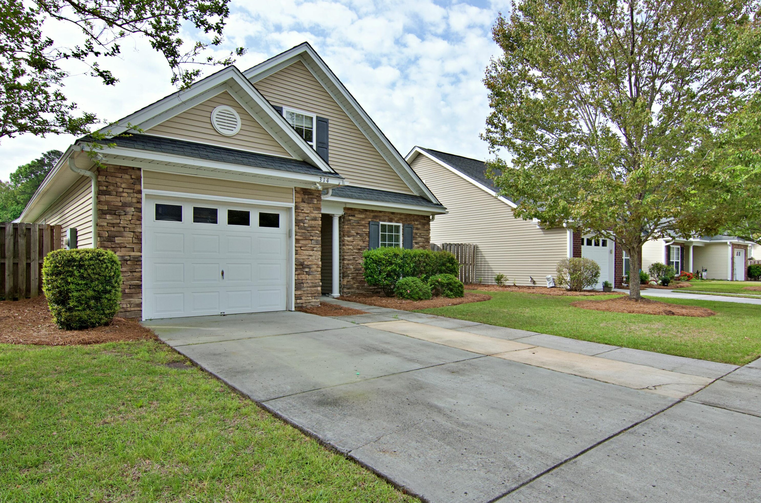 314 Garden Grove Dr, Summerville, SC 29485-9033