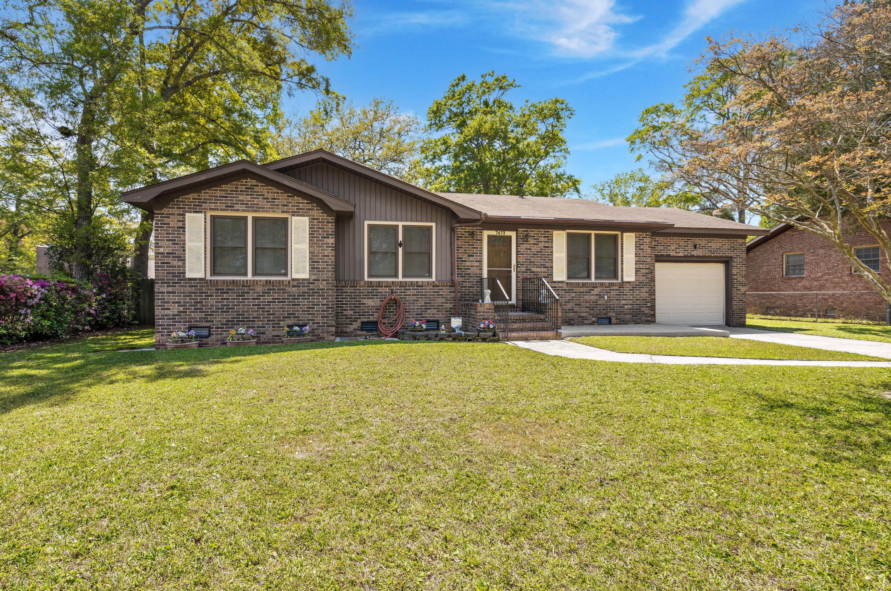 7673 Barclay Ave, Charleston, SC 29418-3205