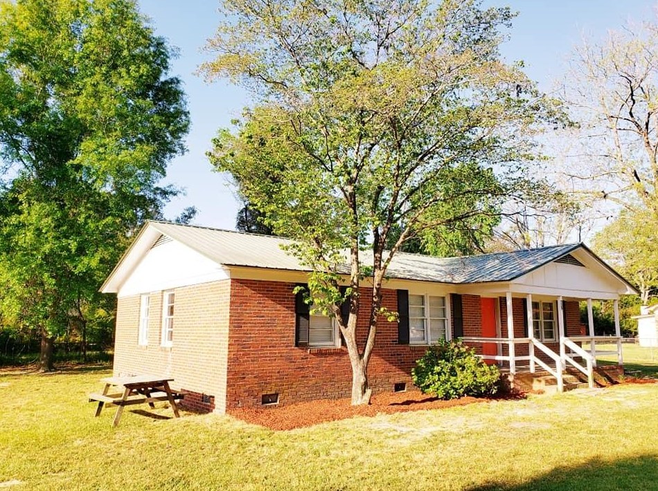 62 Knights Ave, Walterboro, SC 29488-6509