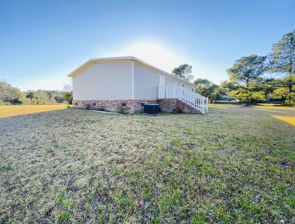 147 Moonlight Dr, Eutawville, SC 29048-9144