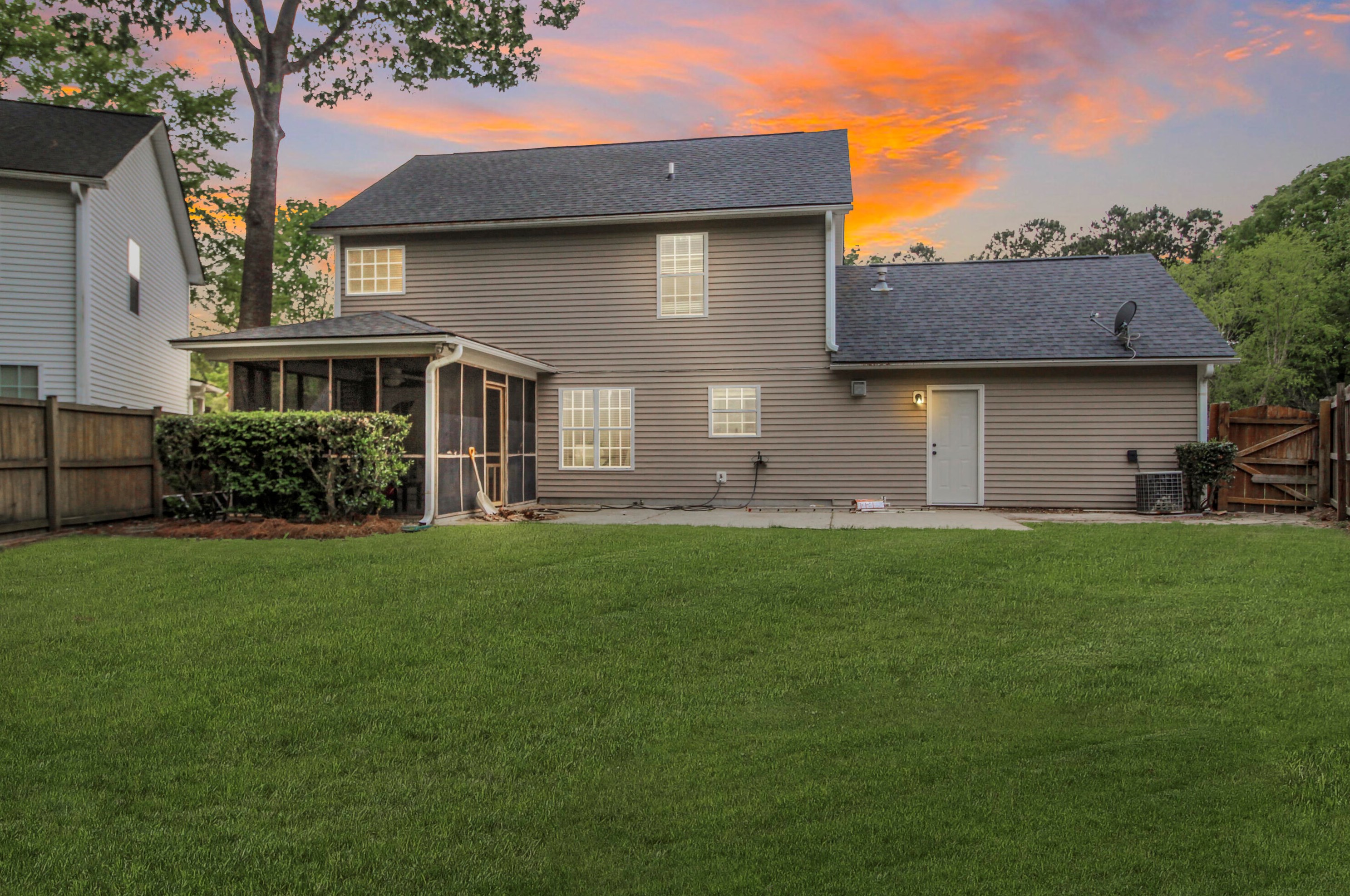 127 Guildford Dr, Charleston, SC 29445-7063
