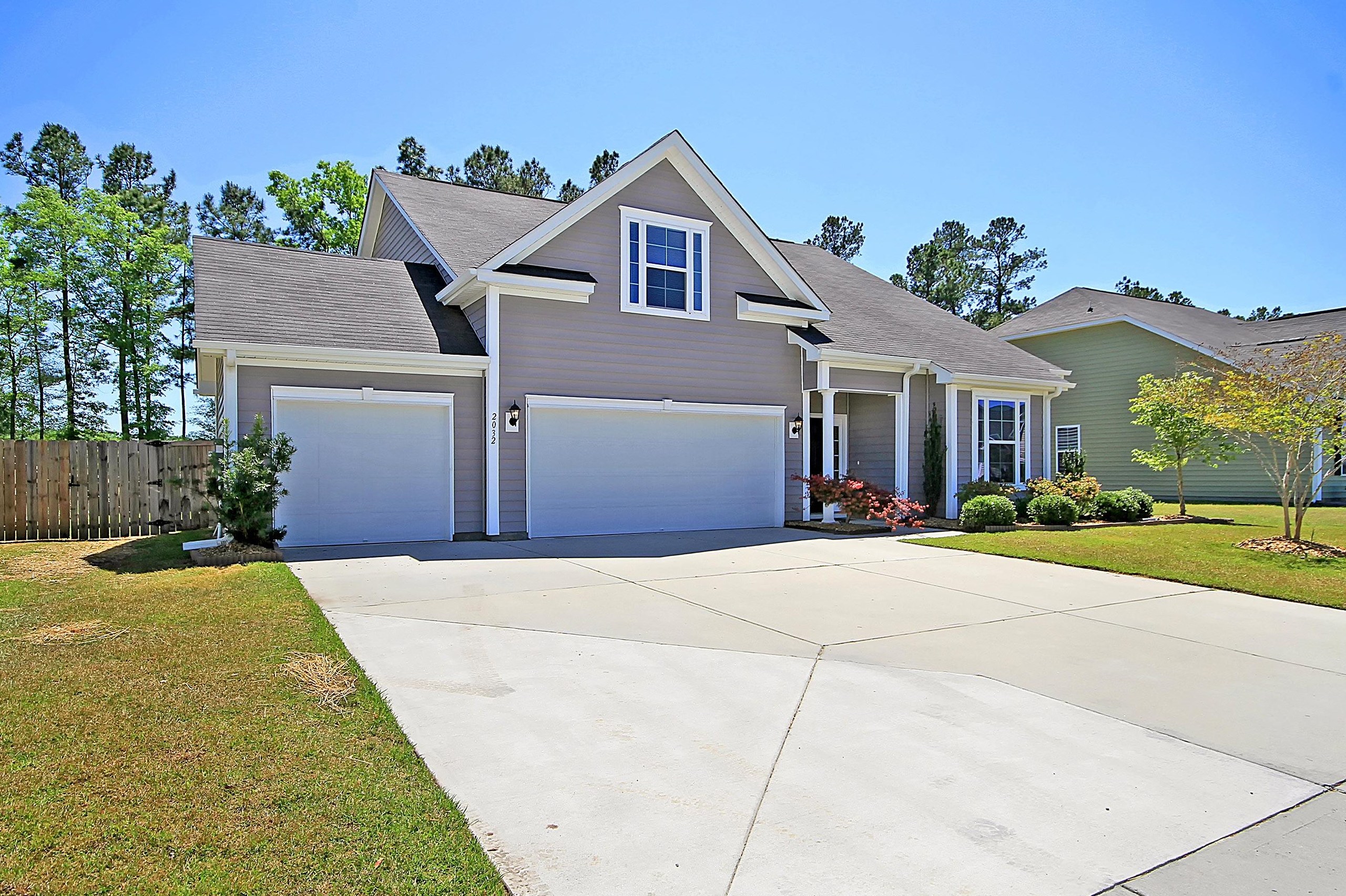 2032 Triple Crown Ln, Ridgeville, SC 29472