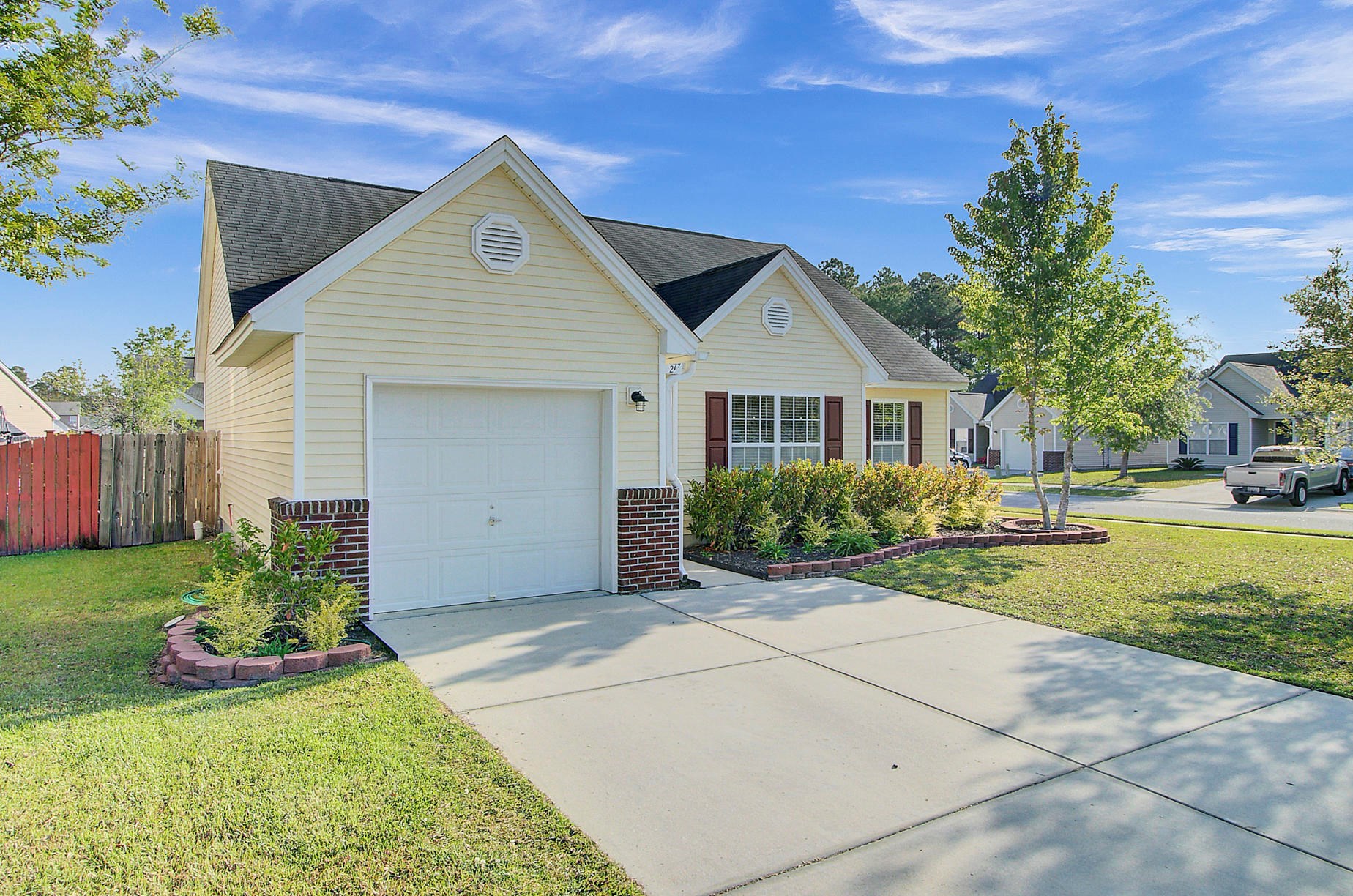 279 Avonshire Dr, Summerville, SC 29483-7356