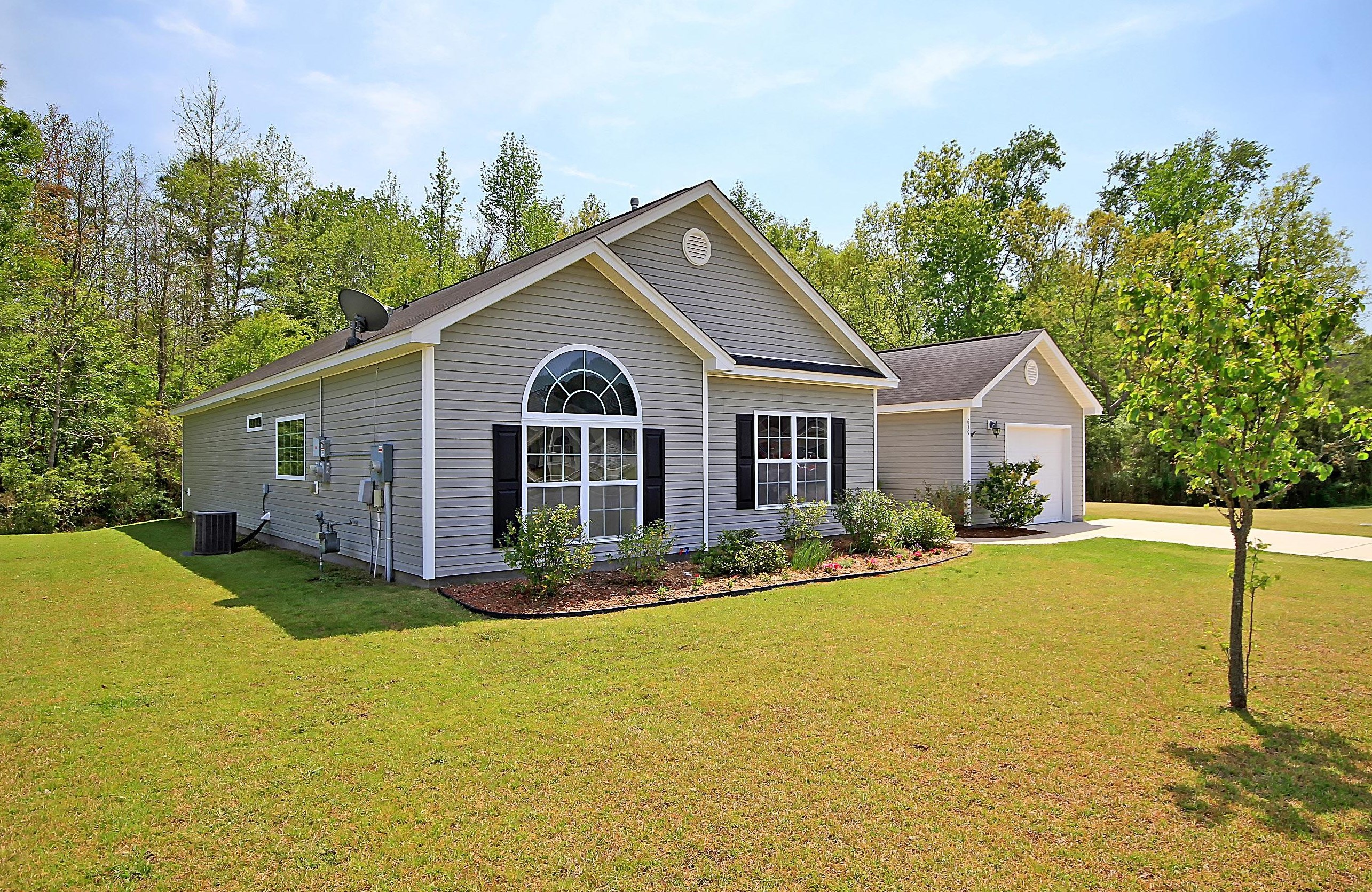 639 Savannah River Dr, Summerville, SC 29485-7932