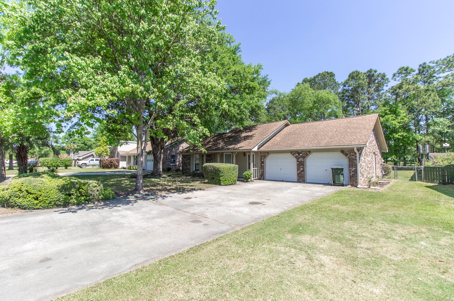 617 Longleaf Rd, Summerville SC  29483-2077 exterior