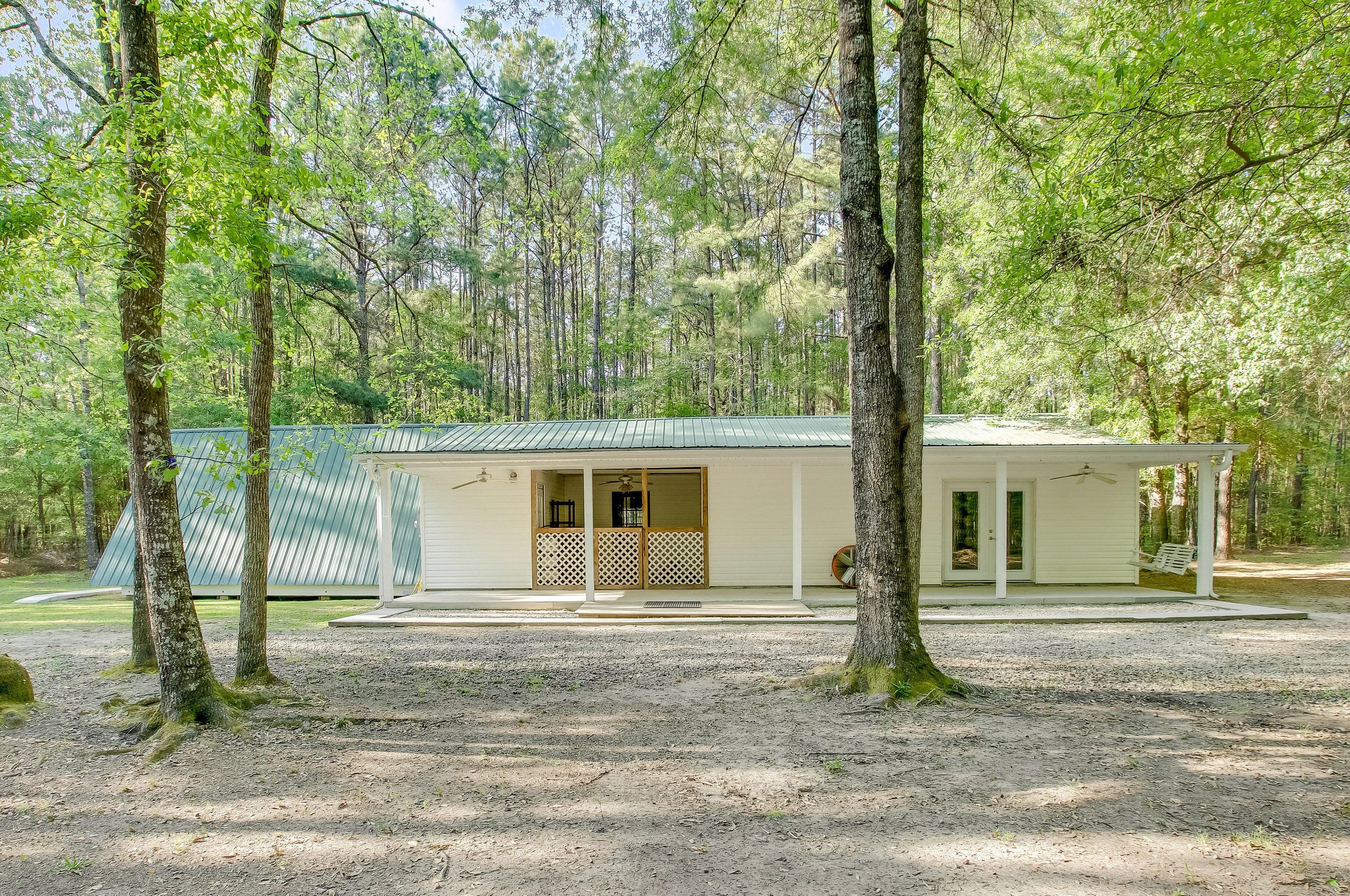 286 Pork Chop Ln, Bonneau, SC 29431