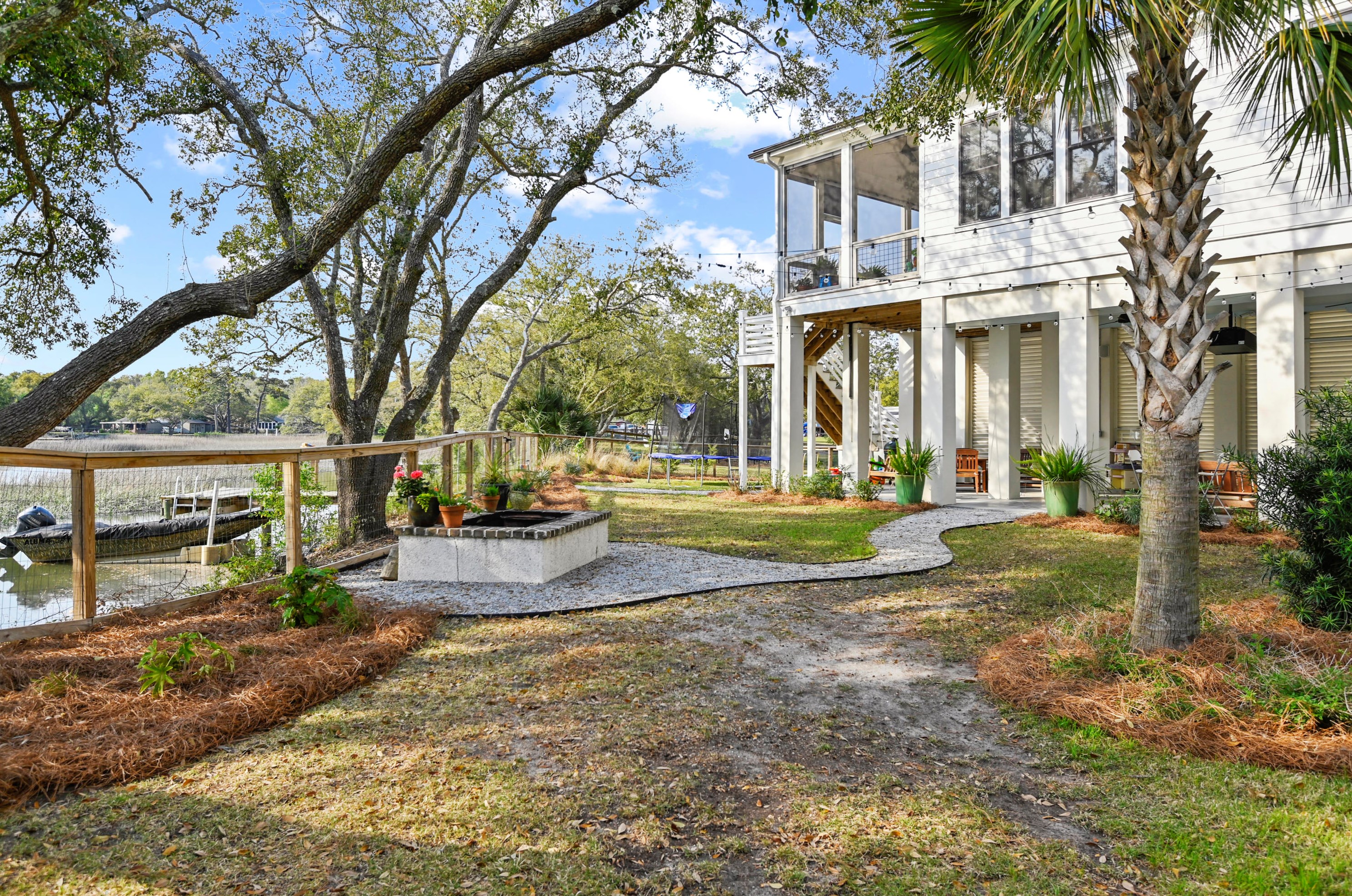 668 Cedar Point Dr, Charleston, SC 29412-8982