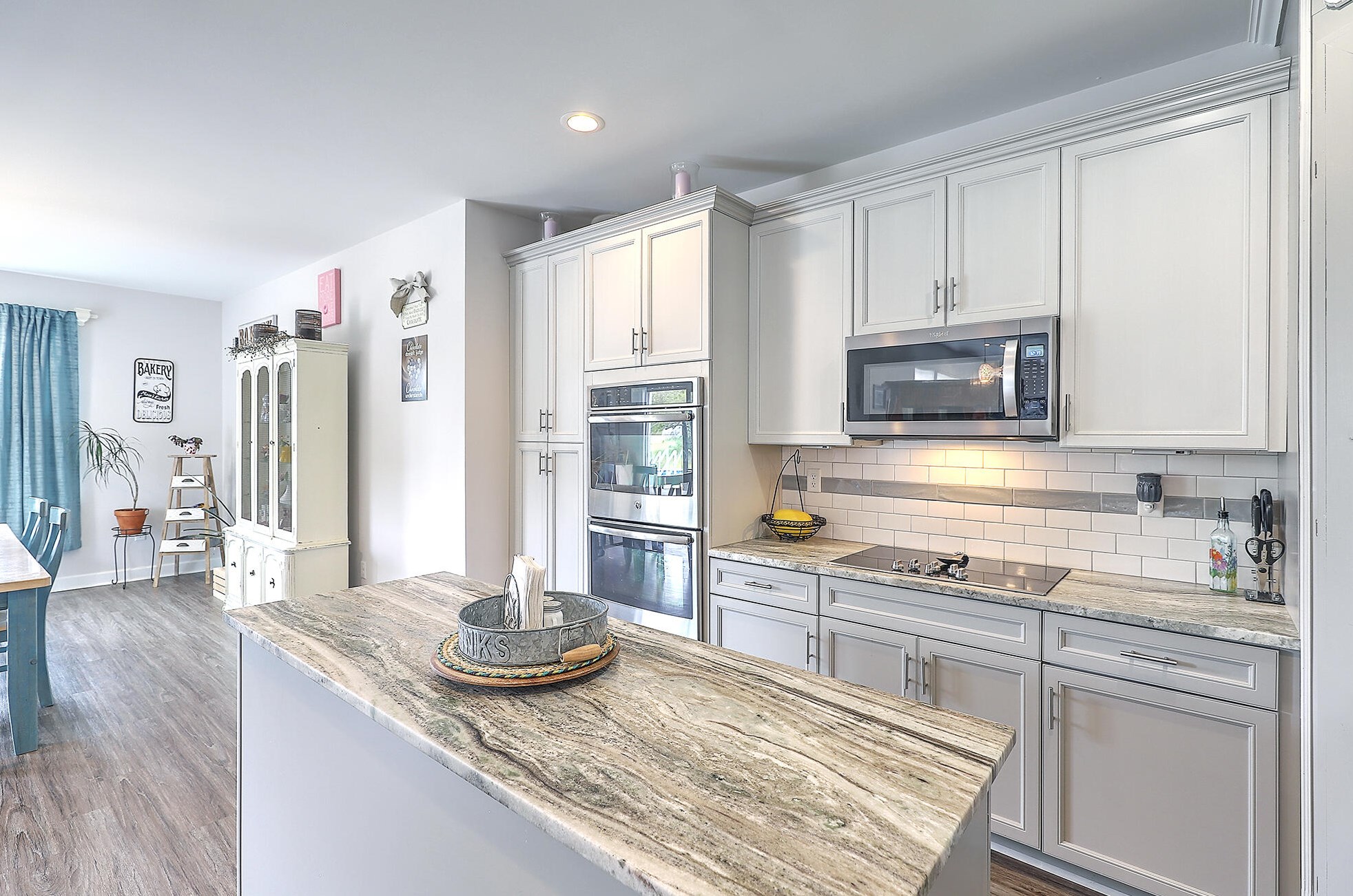 523 Demerell Ln, Huger, SC 29450-9561