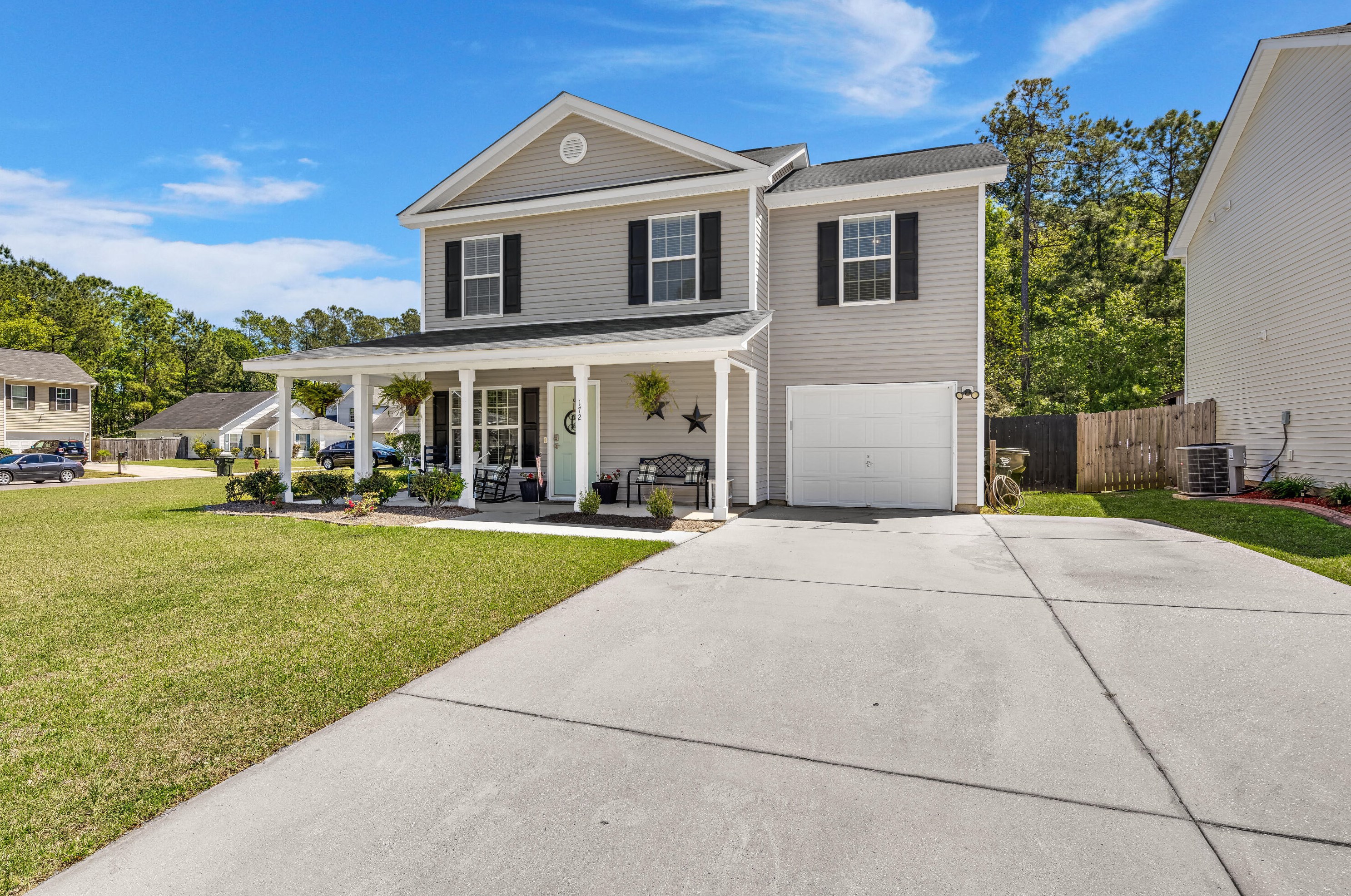172 Blackstone Dr, Moncks Corner, SC 29461-8863