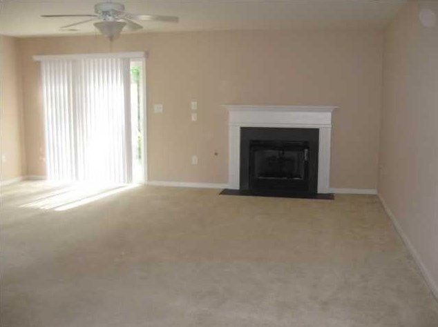 8668 Roanoke Dr, Charleston, SC 29406