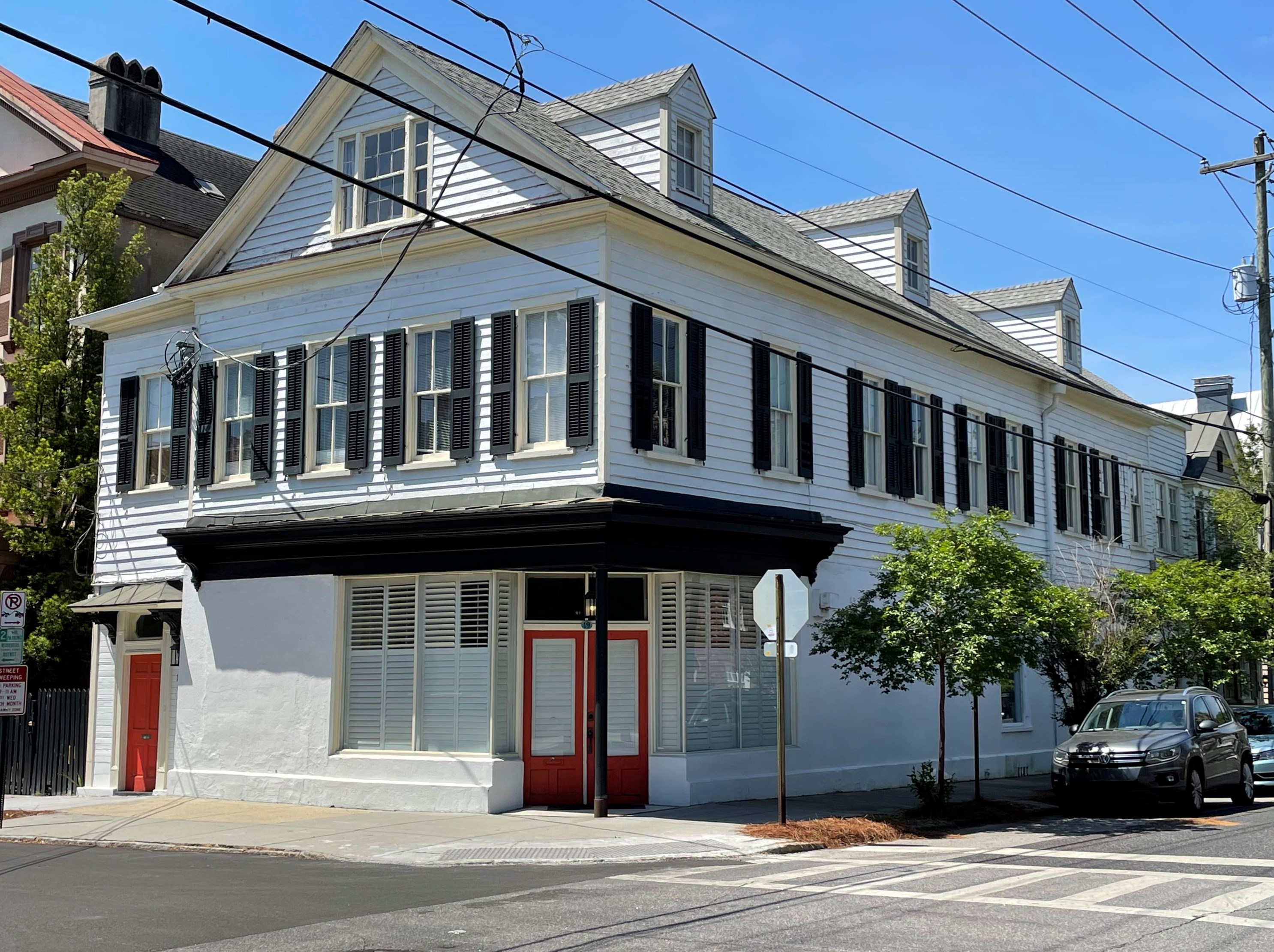 157 Queen St, Charleston, SC 29401-1950