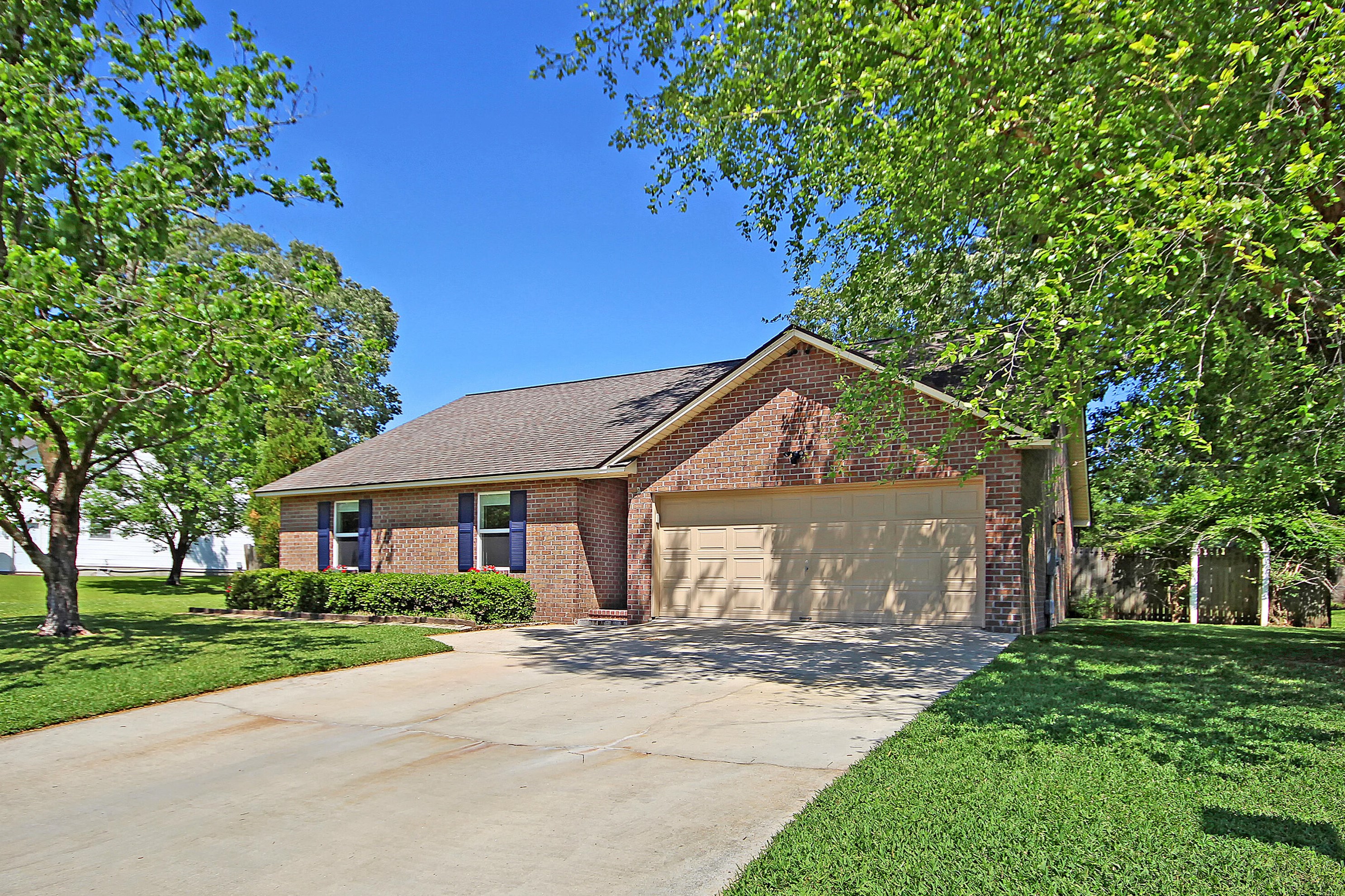 110 Merlin Dr, Charleston, SC 29445-3174
