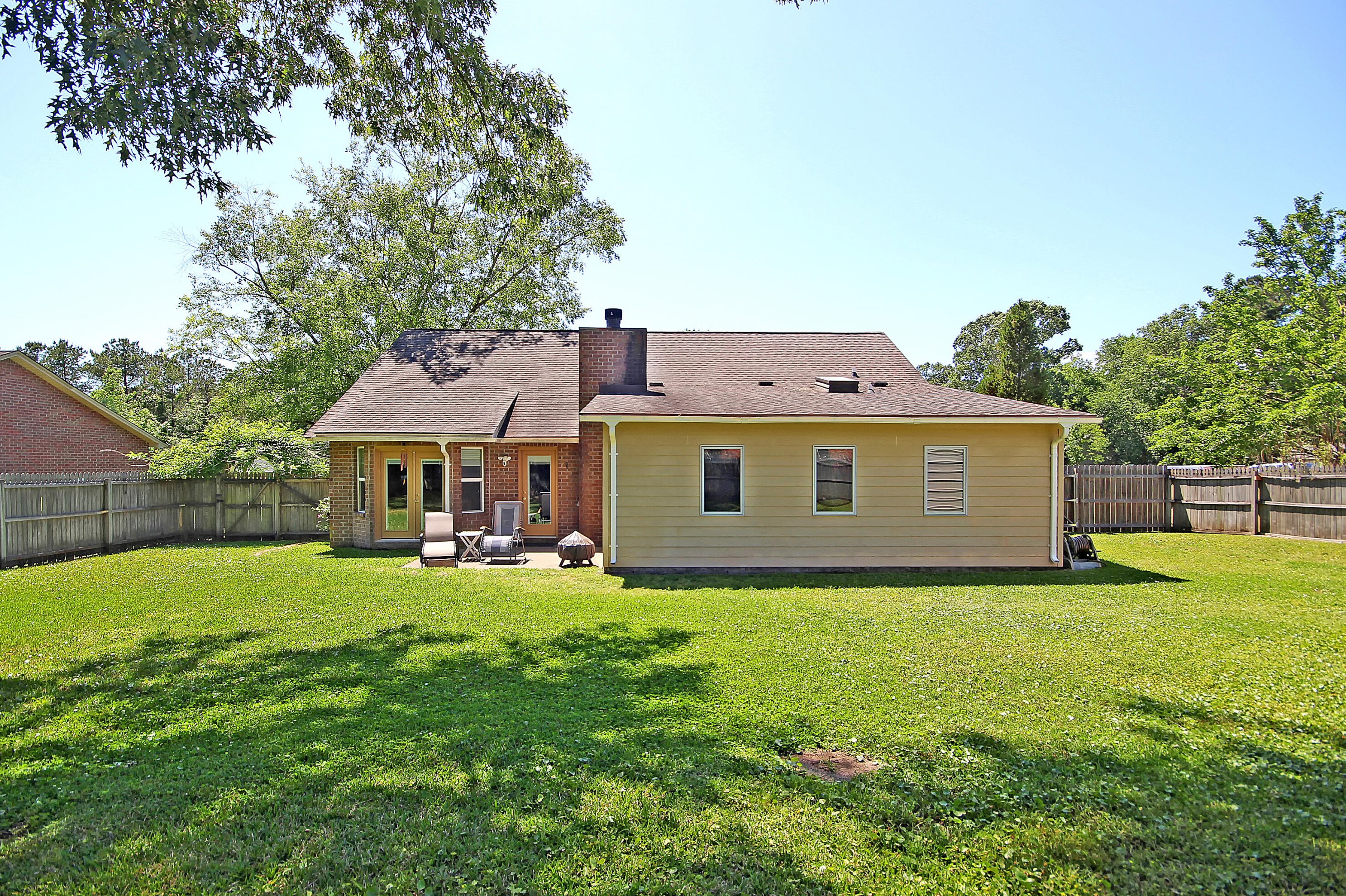 110 Merlin Dr, Charleston SC  29445-3174 exterior