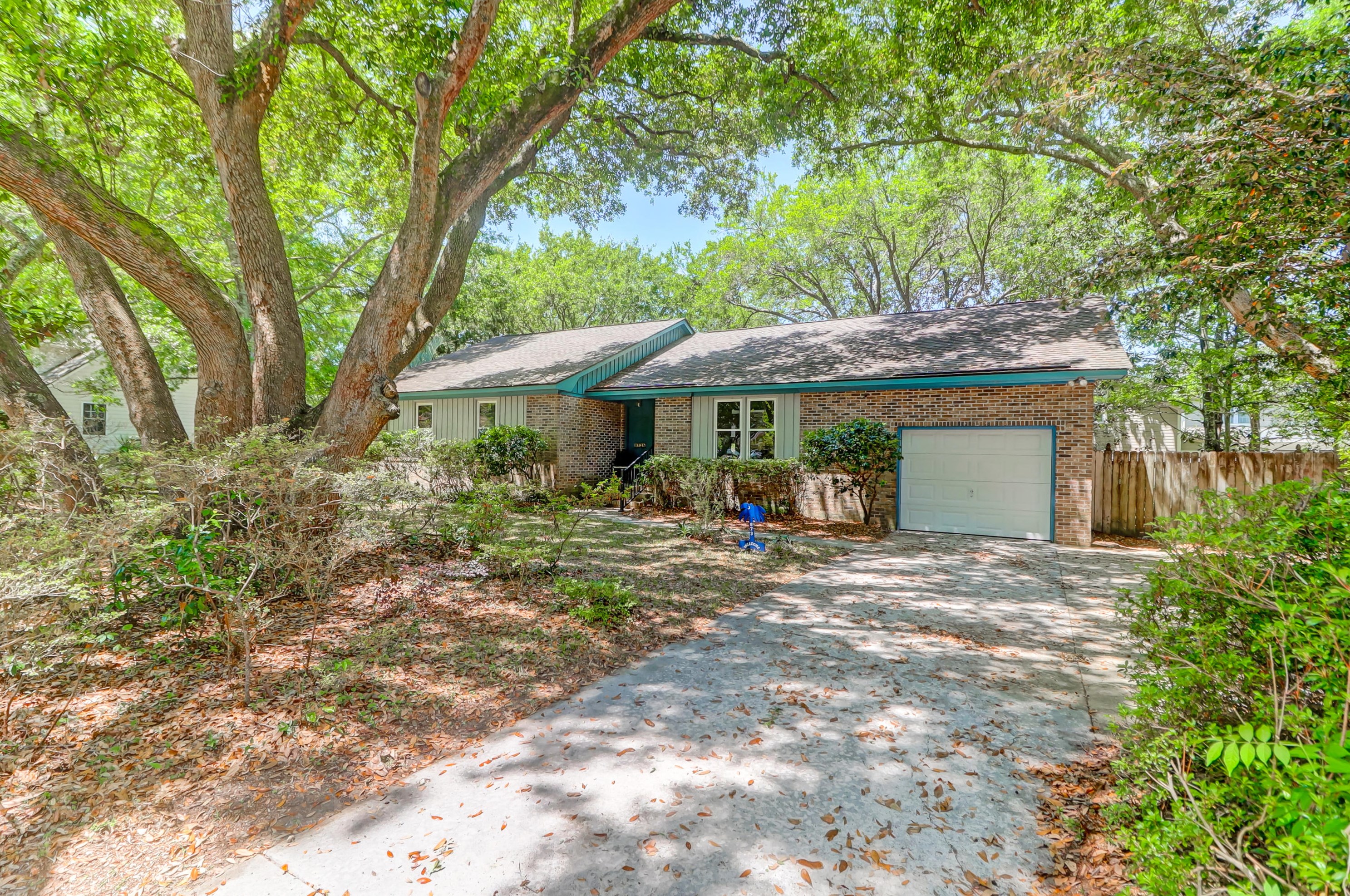 873 Amanda Dr, Charleston, SC 29412-9001