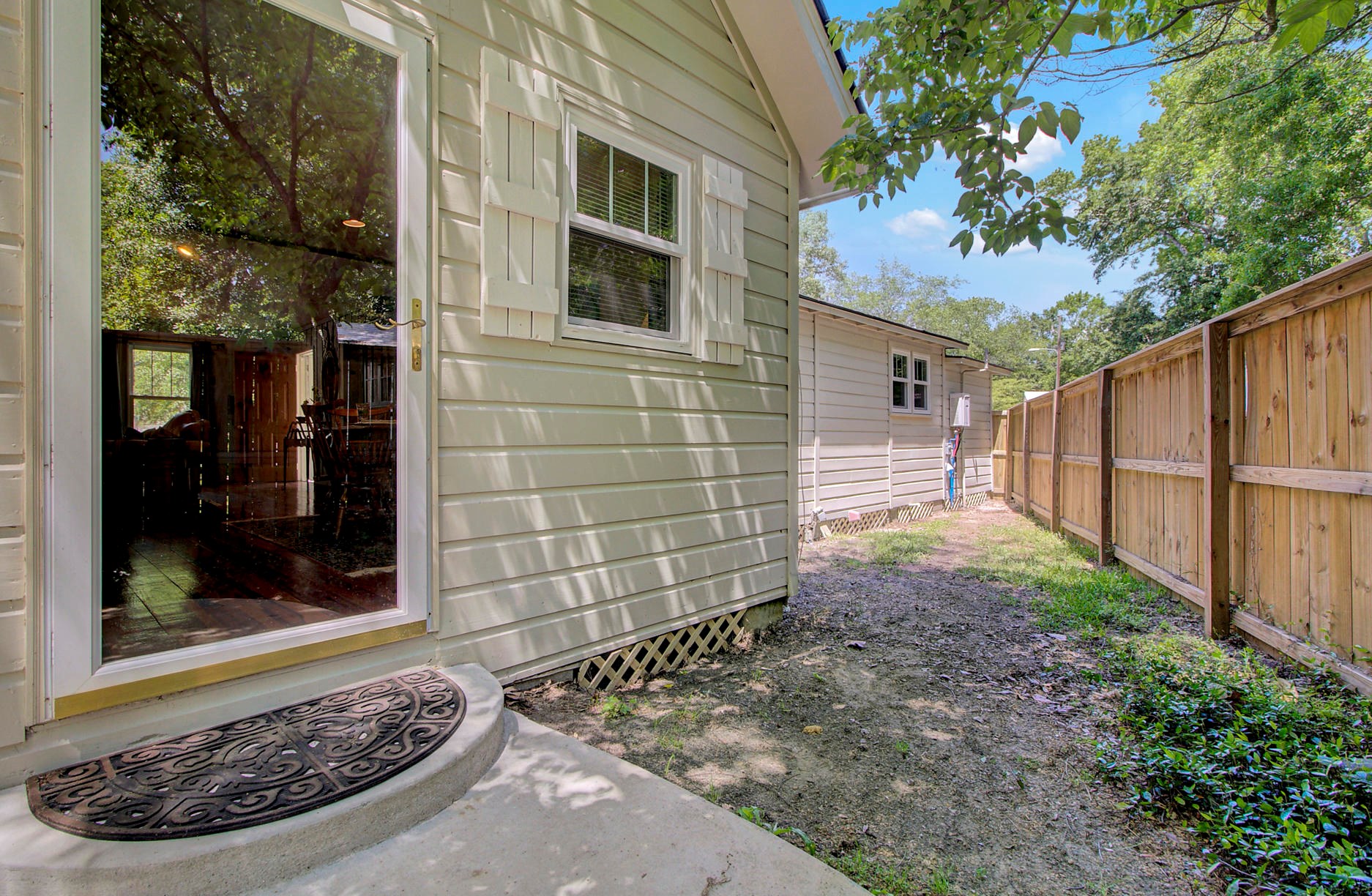 1706 Avalon Cir, Charleston SC  29407-3614 exterior