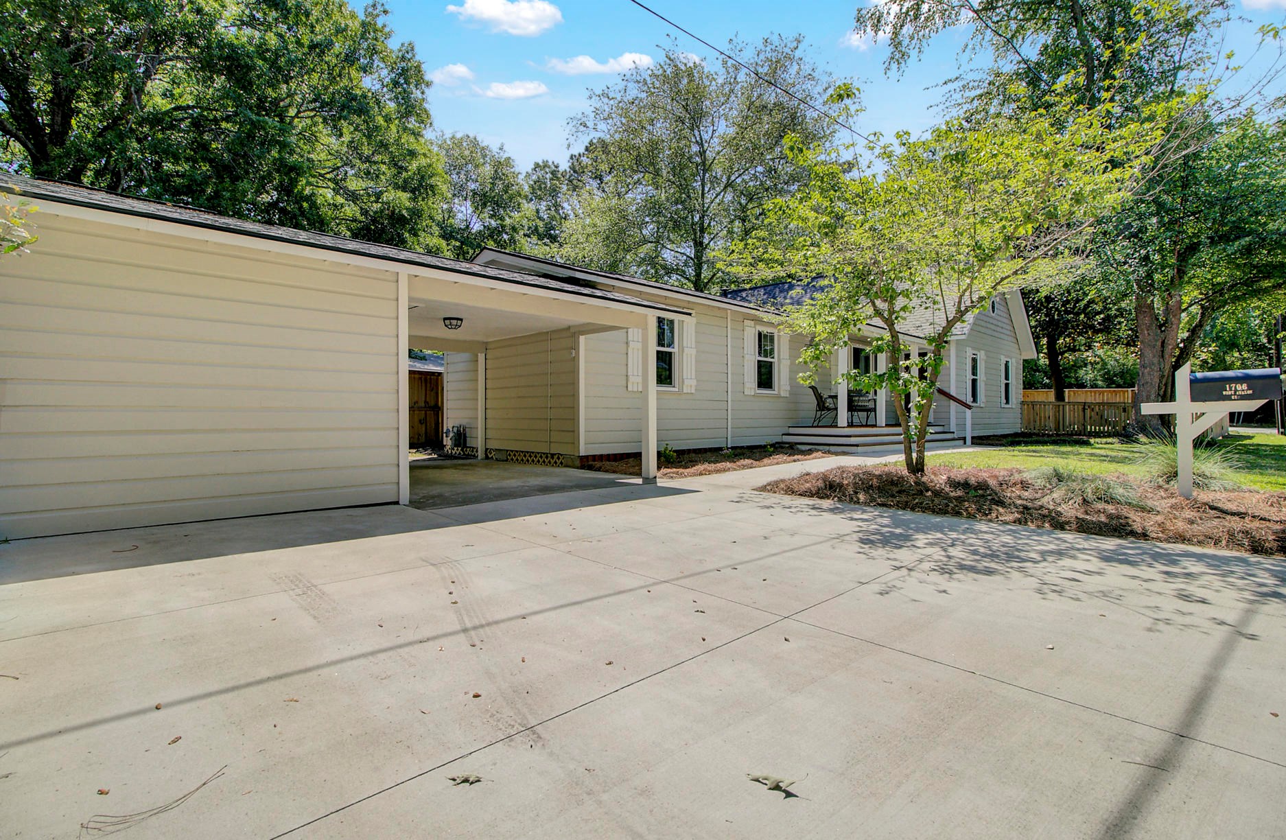 1706 Avalon Cir, Charleston SC  29407-3614 exterior