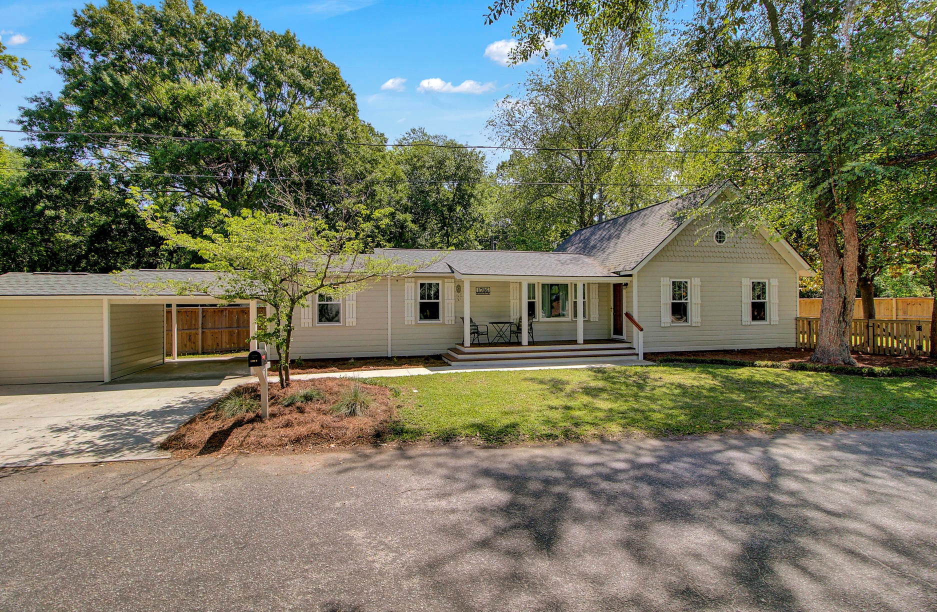 1706 Avalon Cir, Charleston SC  29407-3614 exterior