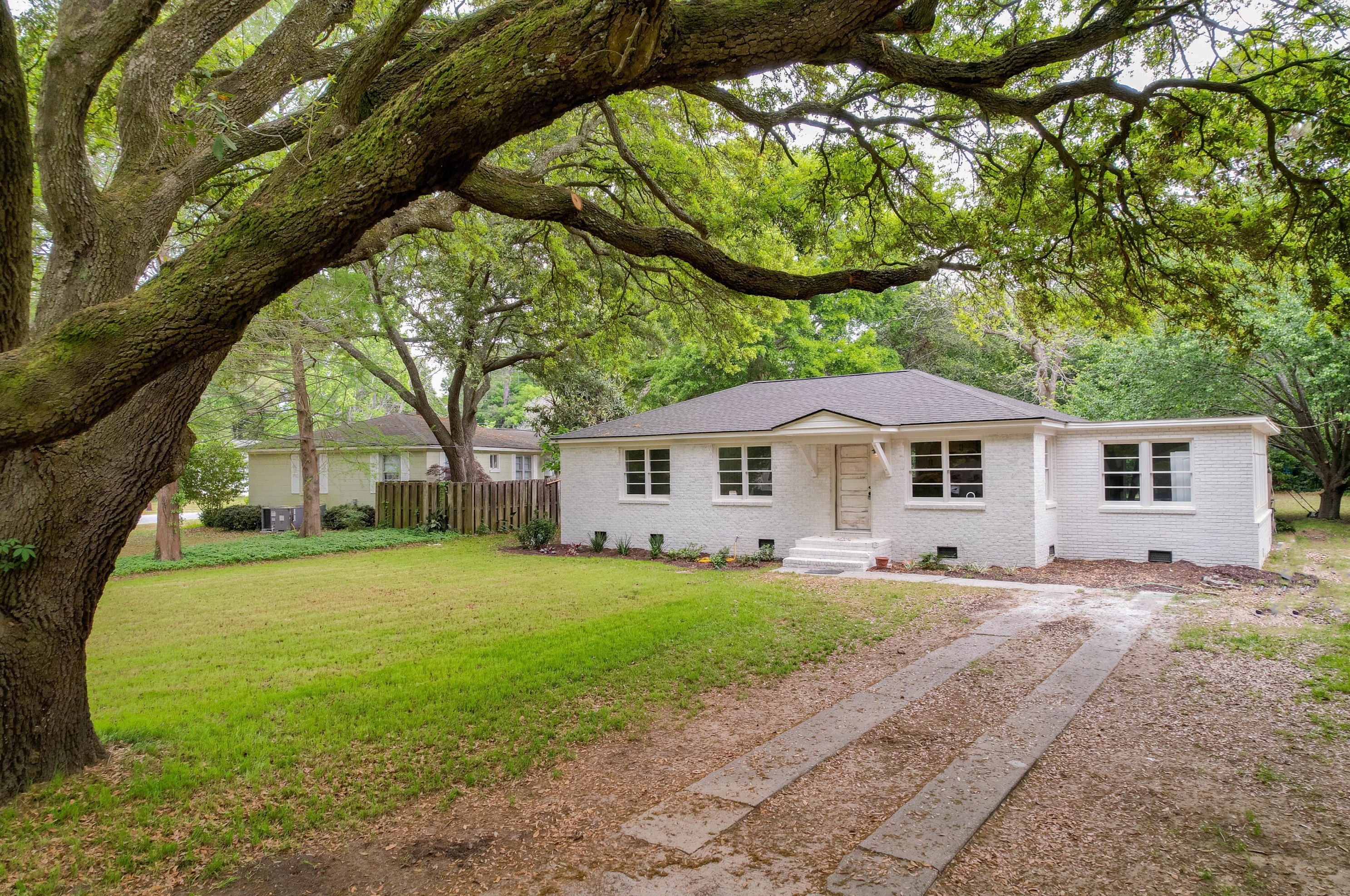 804 Santee St, Charleston, SC 29412-3533