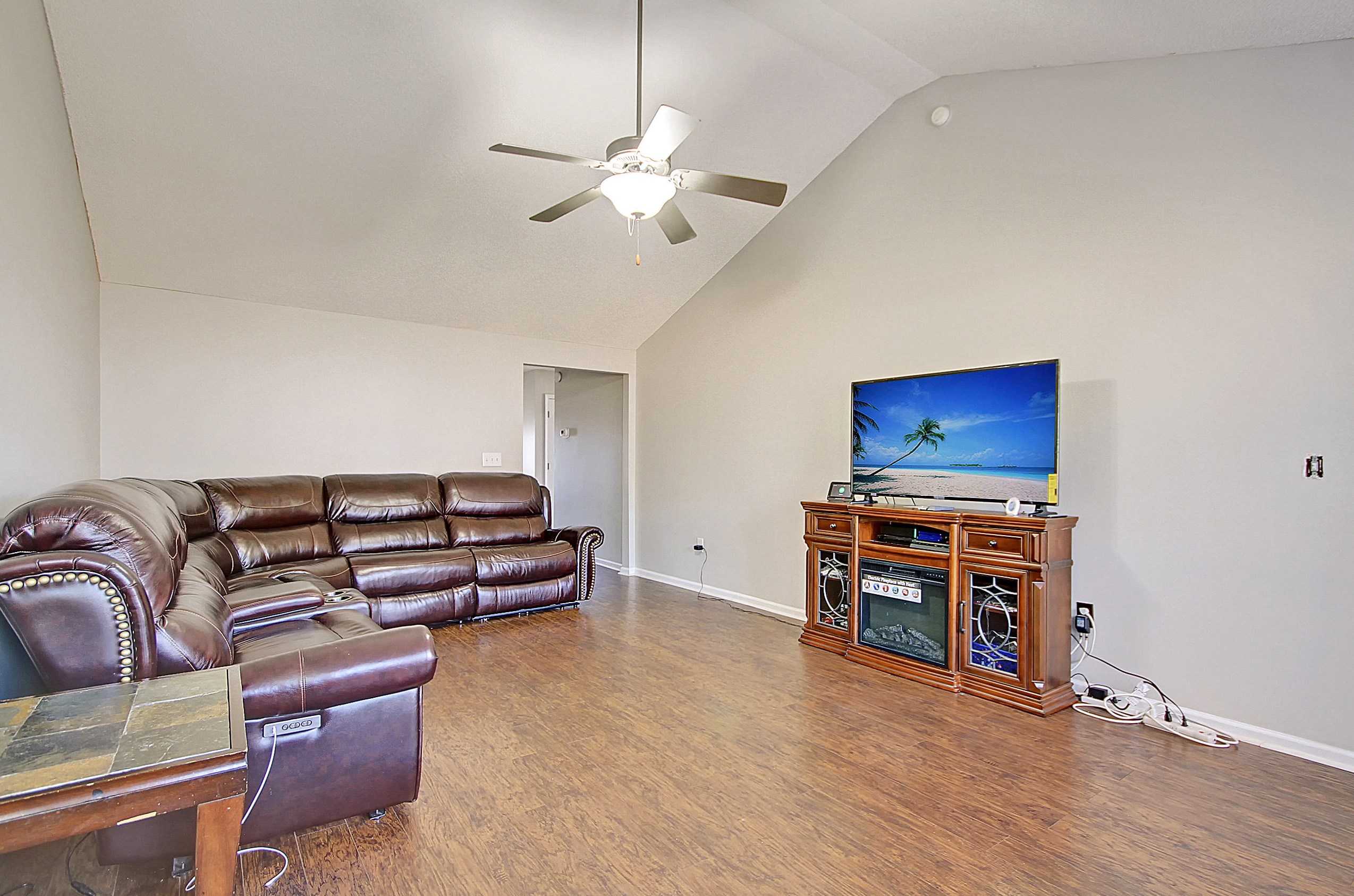 5042 Westview St, Charleston, SC 29418-6005
